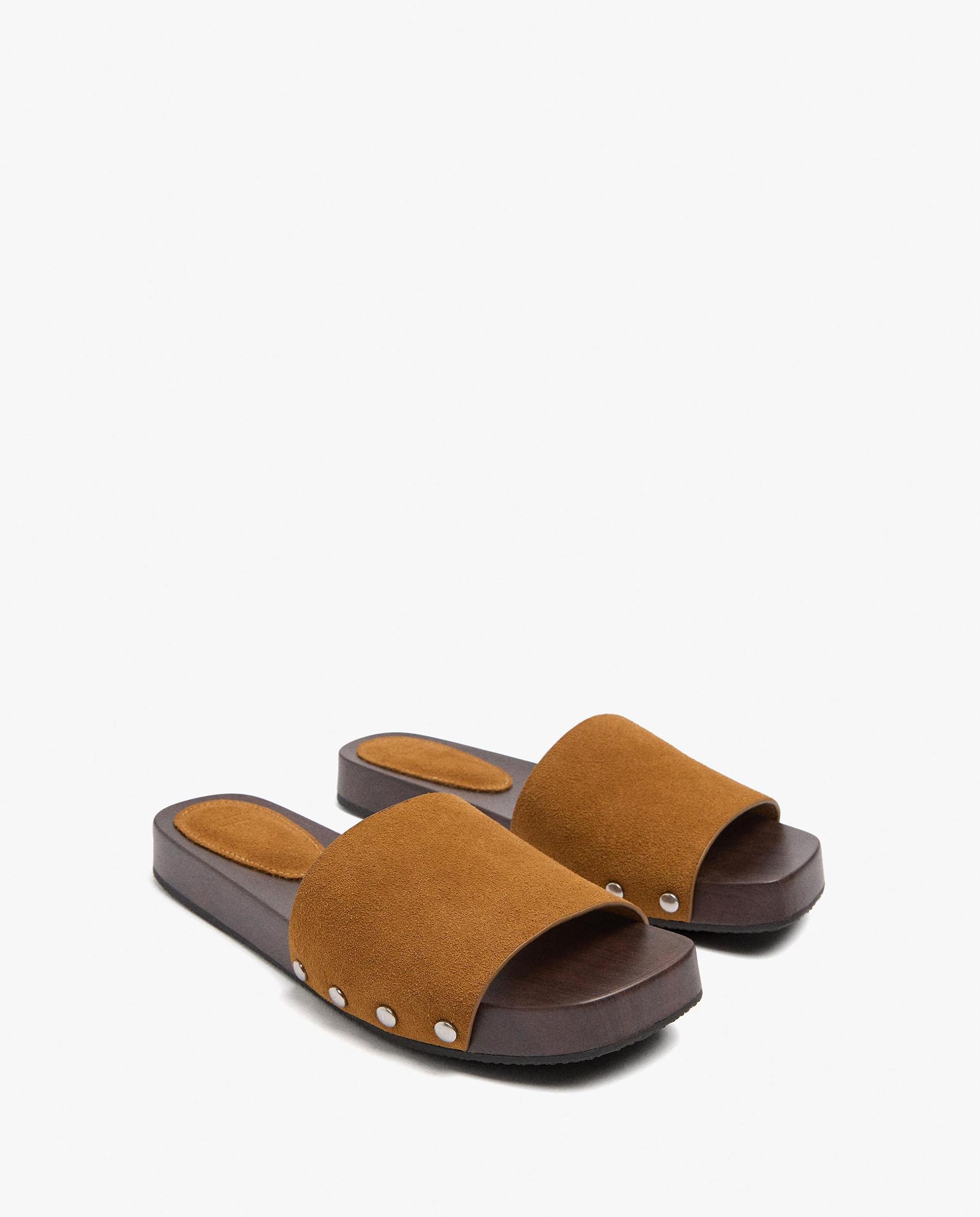 Sandalias planas de mujer 100% piel con tira ancha y tachuelas laterales - Parfois - Camel Camel-2