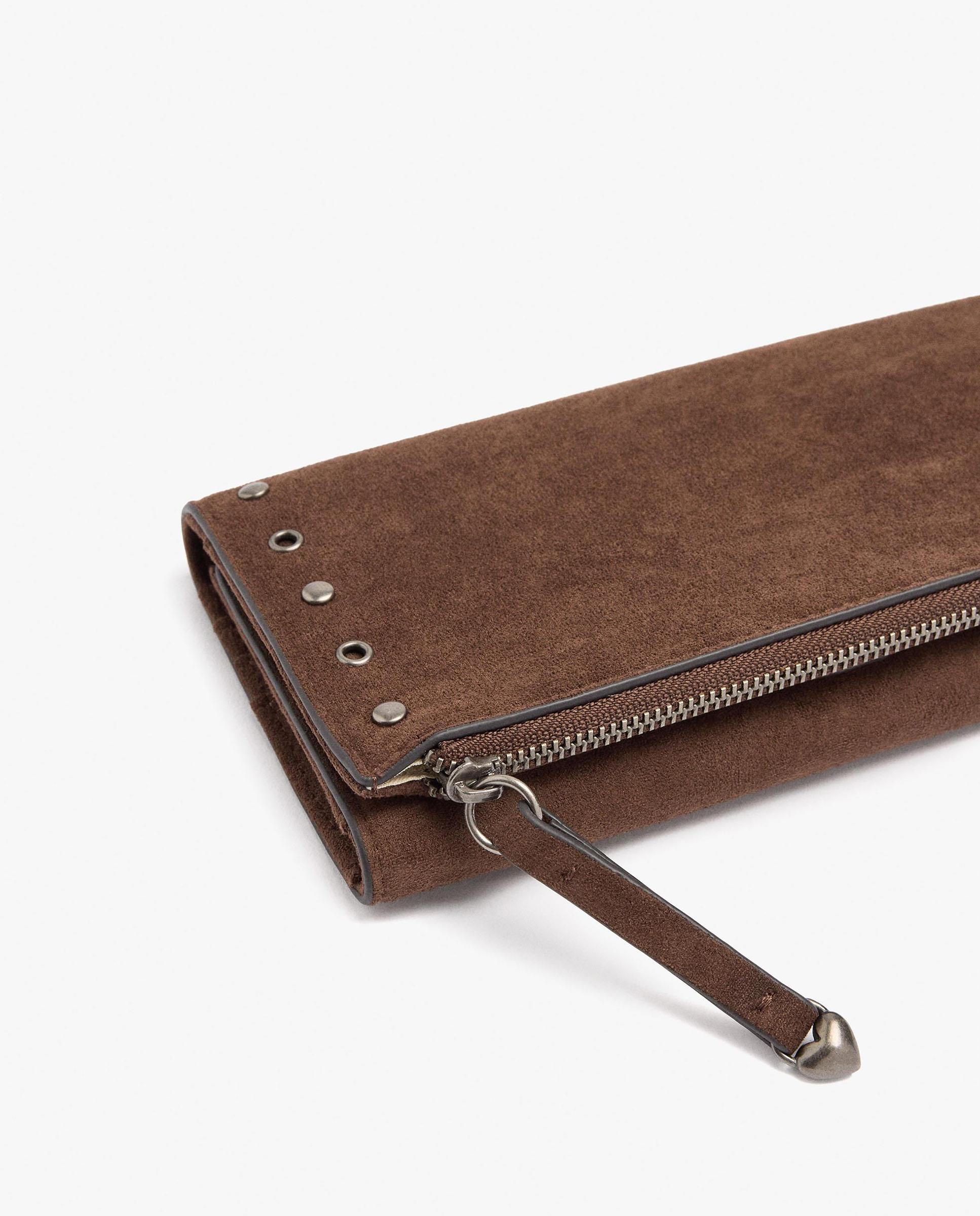Cartera de mujer grande con tachuelas decorativas y cierre de cremallera en liso - Parfois - Marrón oscuro Marrón oscuro-3