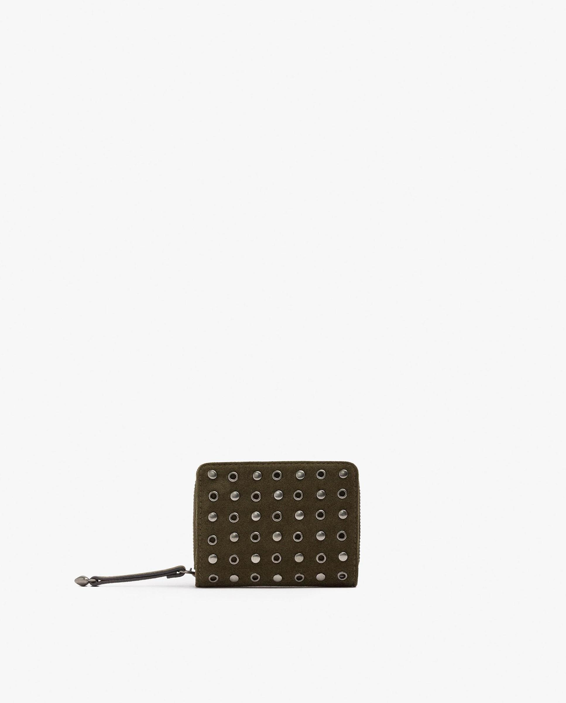 Cartera de mujer pequeña con tachuelas decorativas y cierre de cremallera en liso - Parfois - Kaki Kaki-1