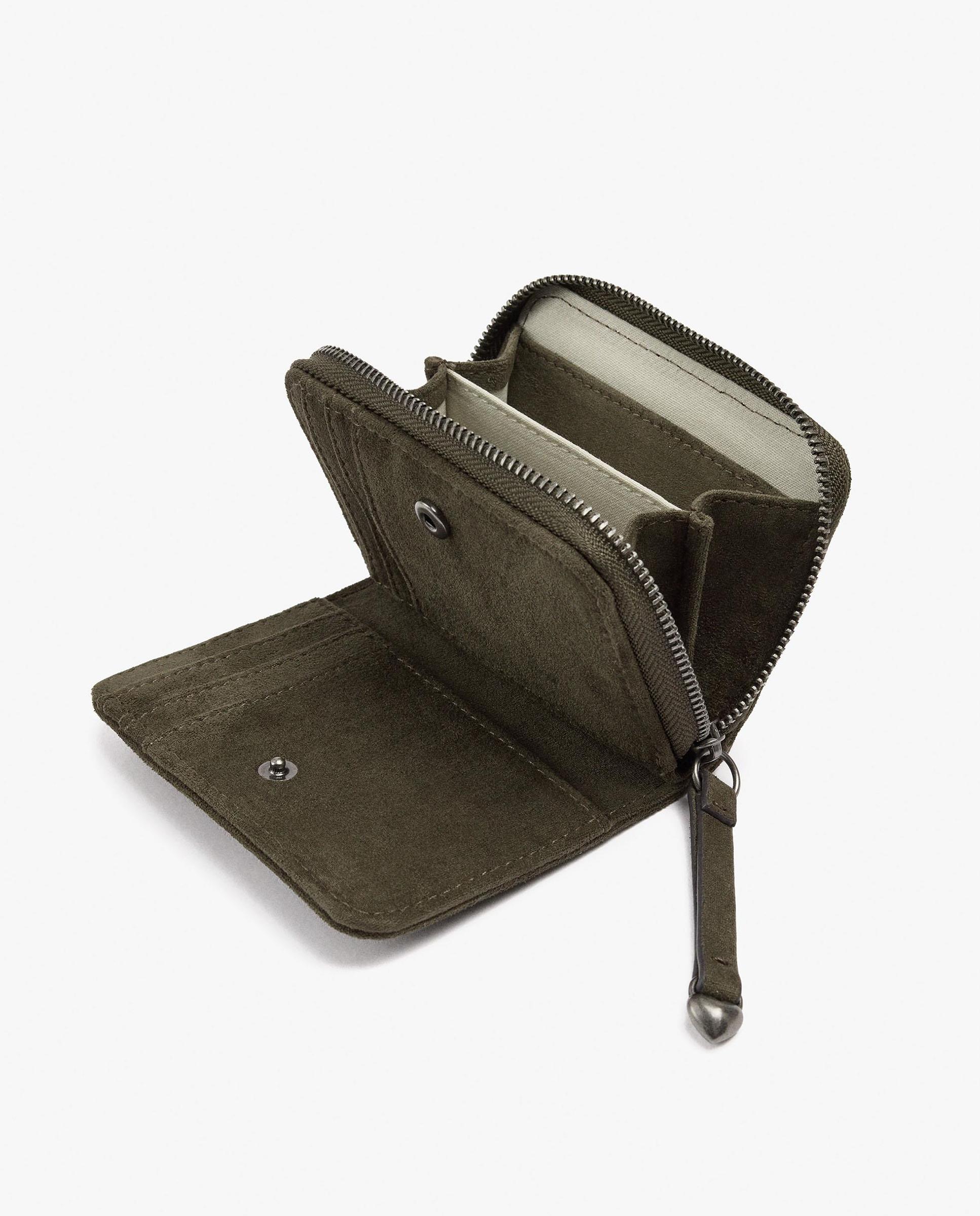 Cartera de mujer pequeña con tachuelas decorativas y cierre de cremallera en liso - Parfois - Kaki Kaki-4