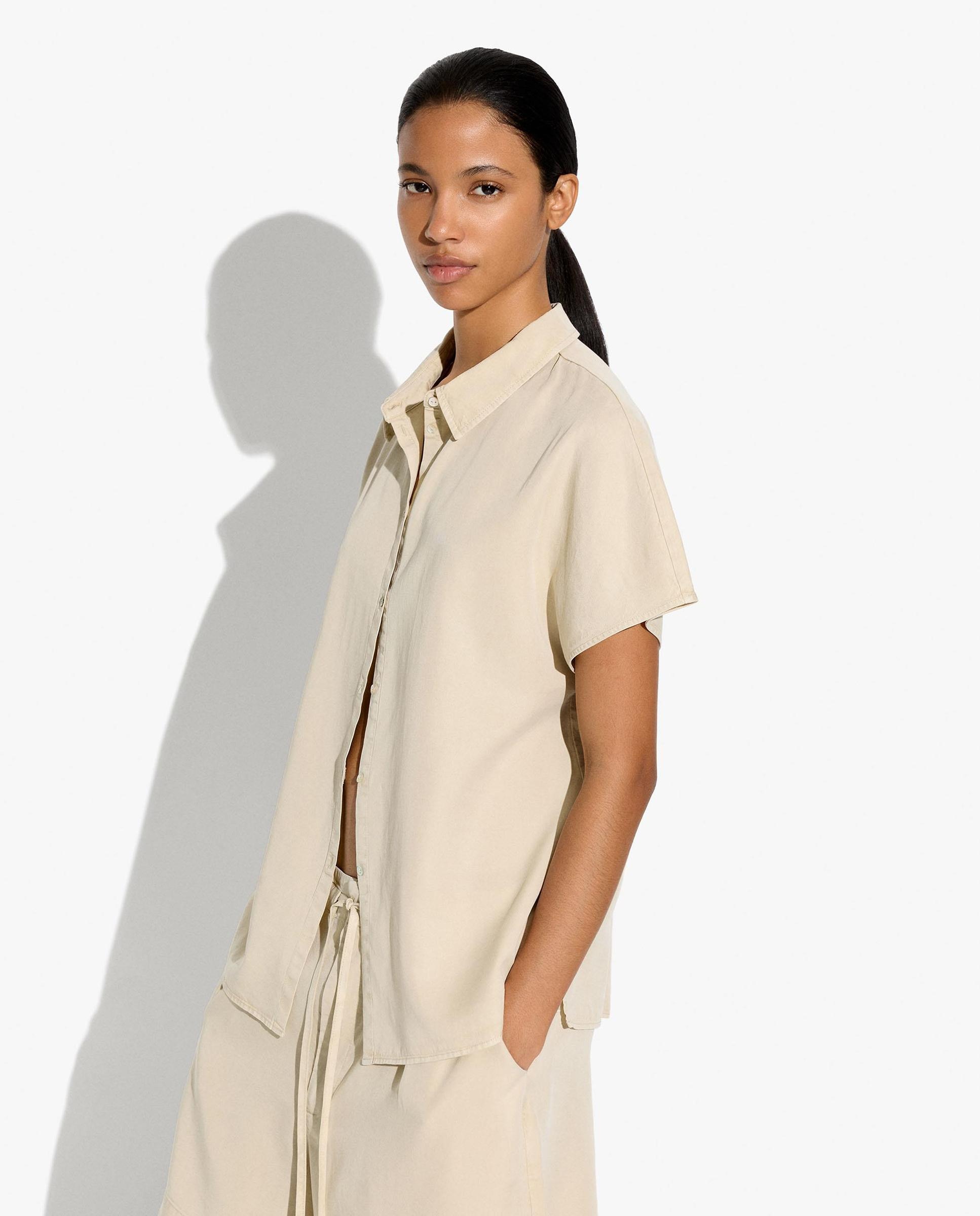 Camisa de mujer 100% liocel de manga corta en liso - Parfois - Beige Beige-3