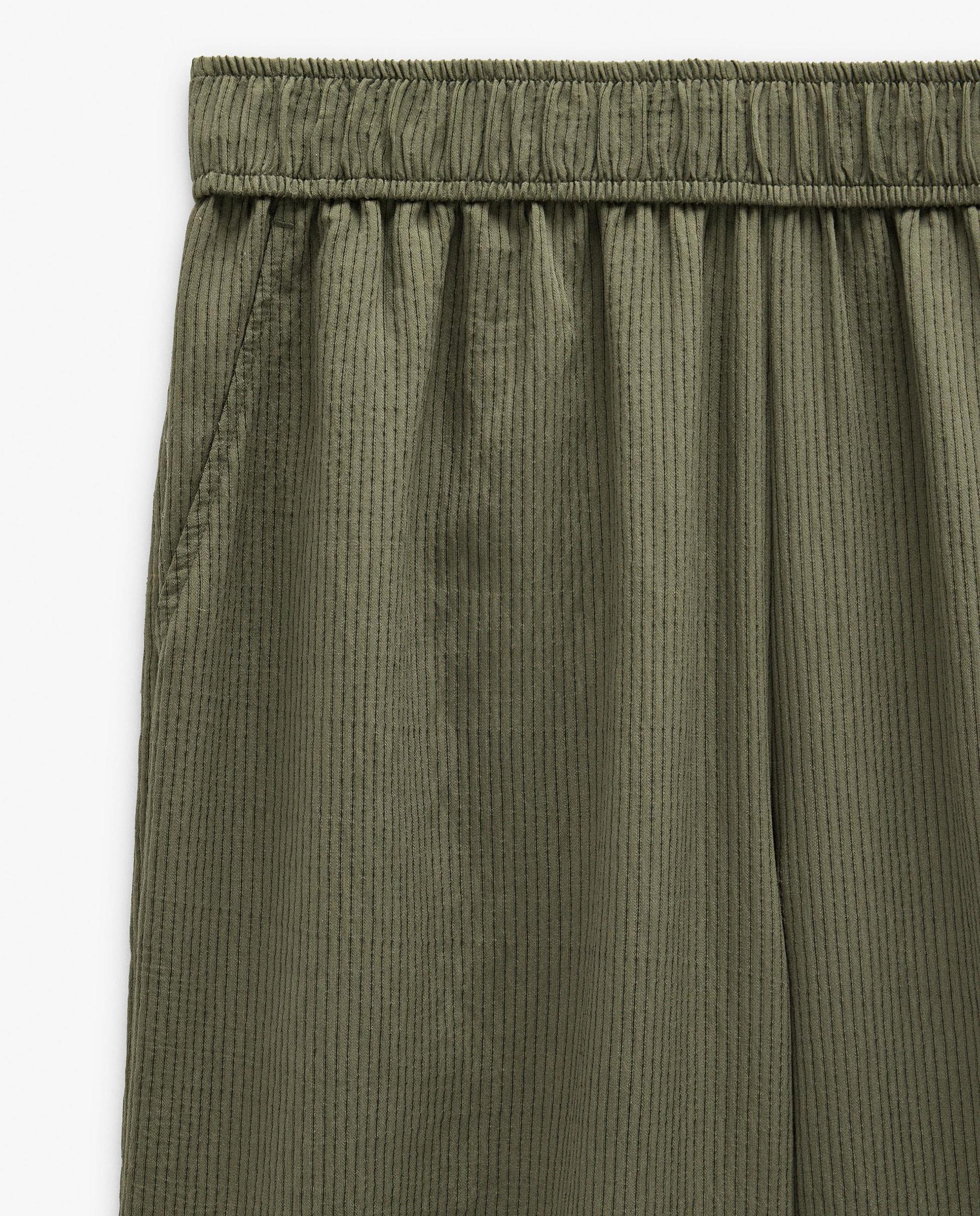 Pantalones rectos de mujer con cintura elástica y rayas texturizadas - Parfois - Kaki Kaki-5