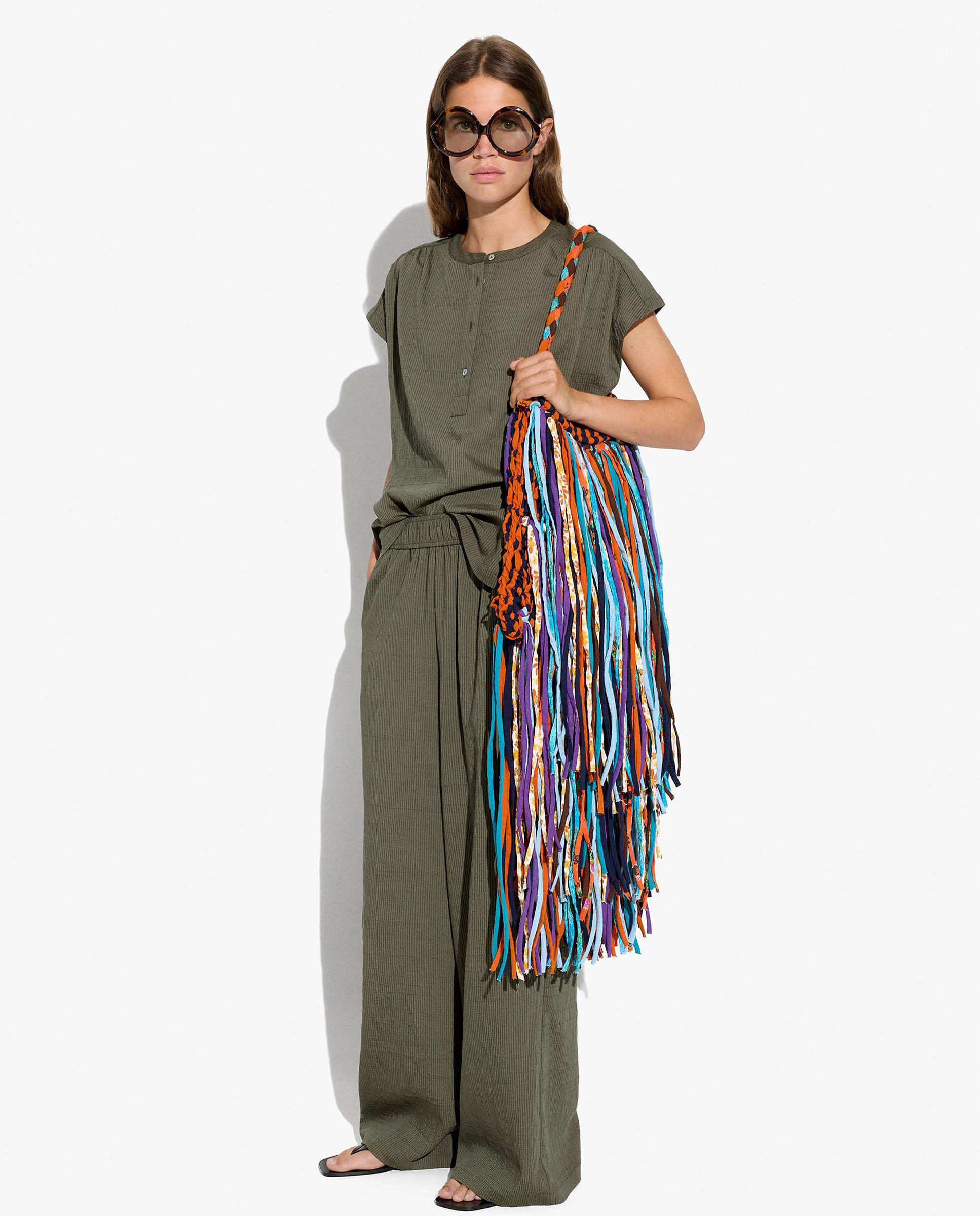 Blusa de mujer de manga corta con cuello mao con rayas texturizadas - Parfois - Kaki Kaki-4