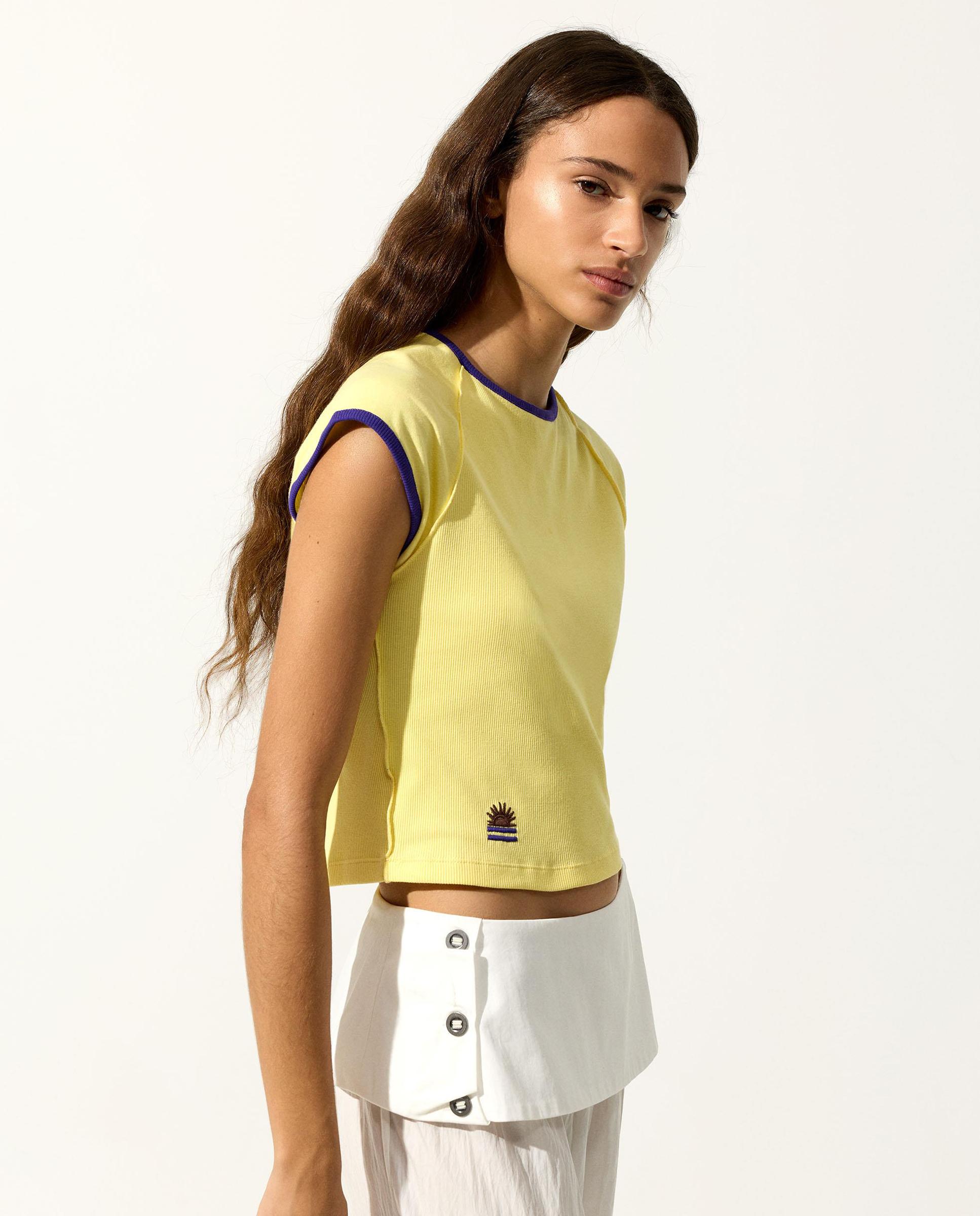 Camiseta de mujer cropped de manga corta en liso - Parfois - Amarillo Amarillo-3