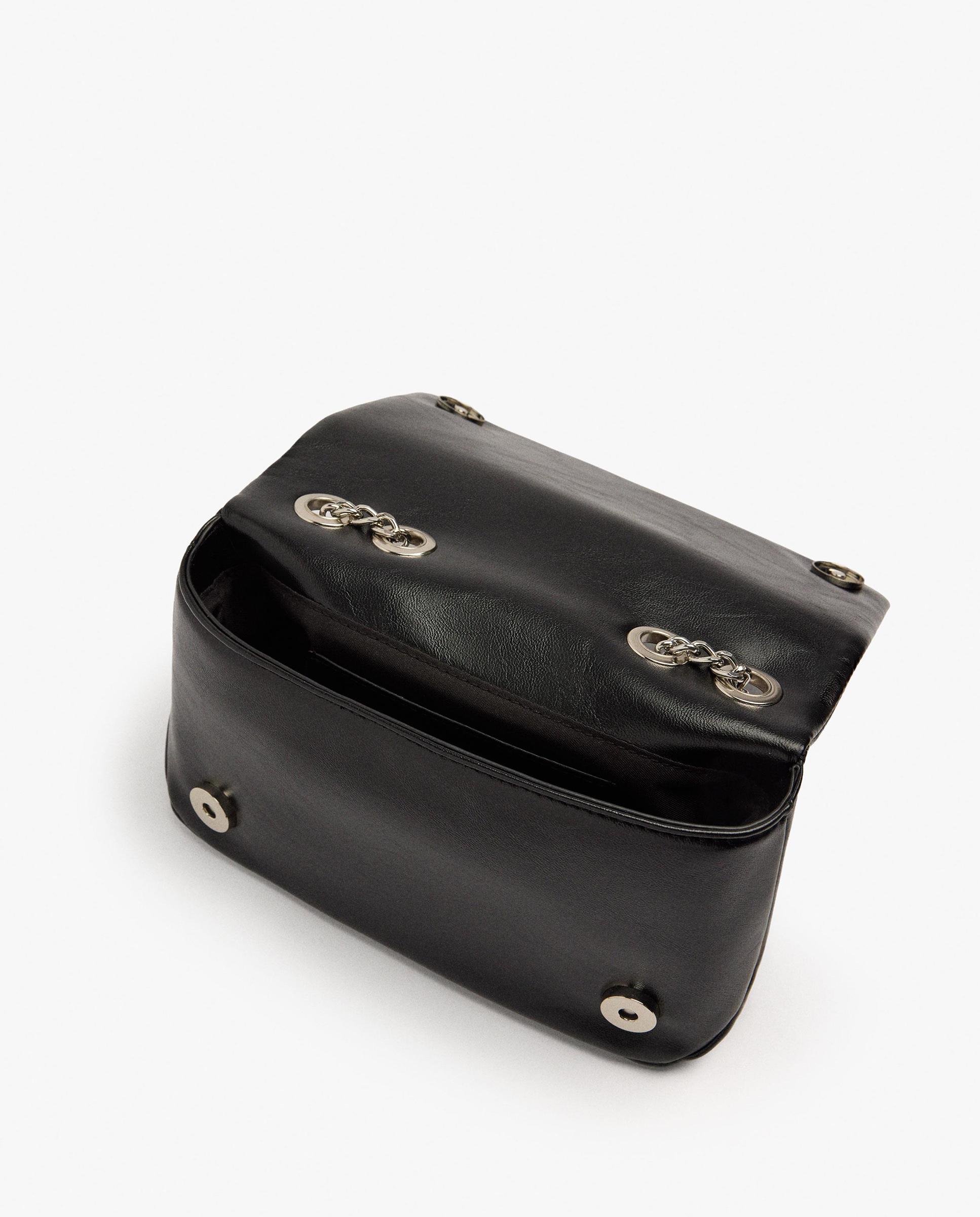 Bolso de hombro con solapa y cierre imantado con tachuelas decorativas - Parfois - Negro Negro-4