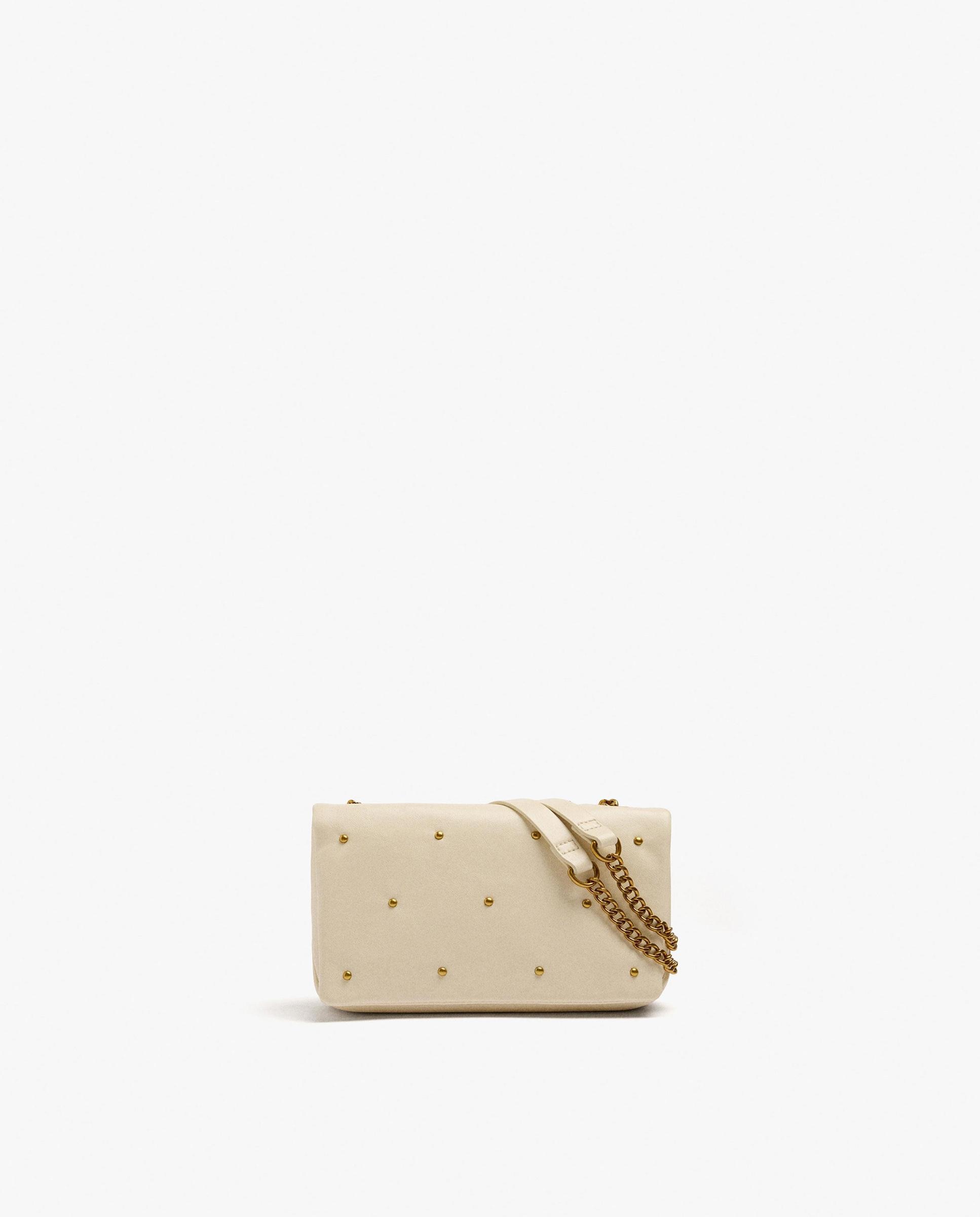 Bolso de hombro con solapa y cierre imantado con tachuelas decorativas - Parfois - Crudo Crudo-1