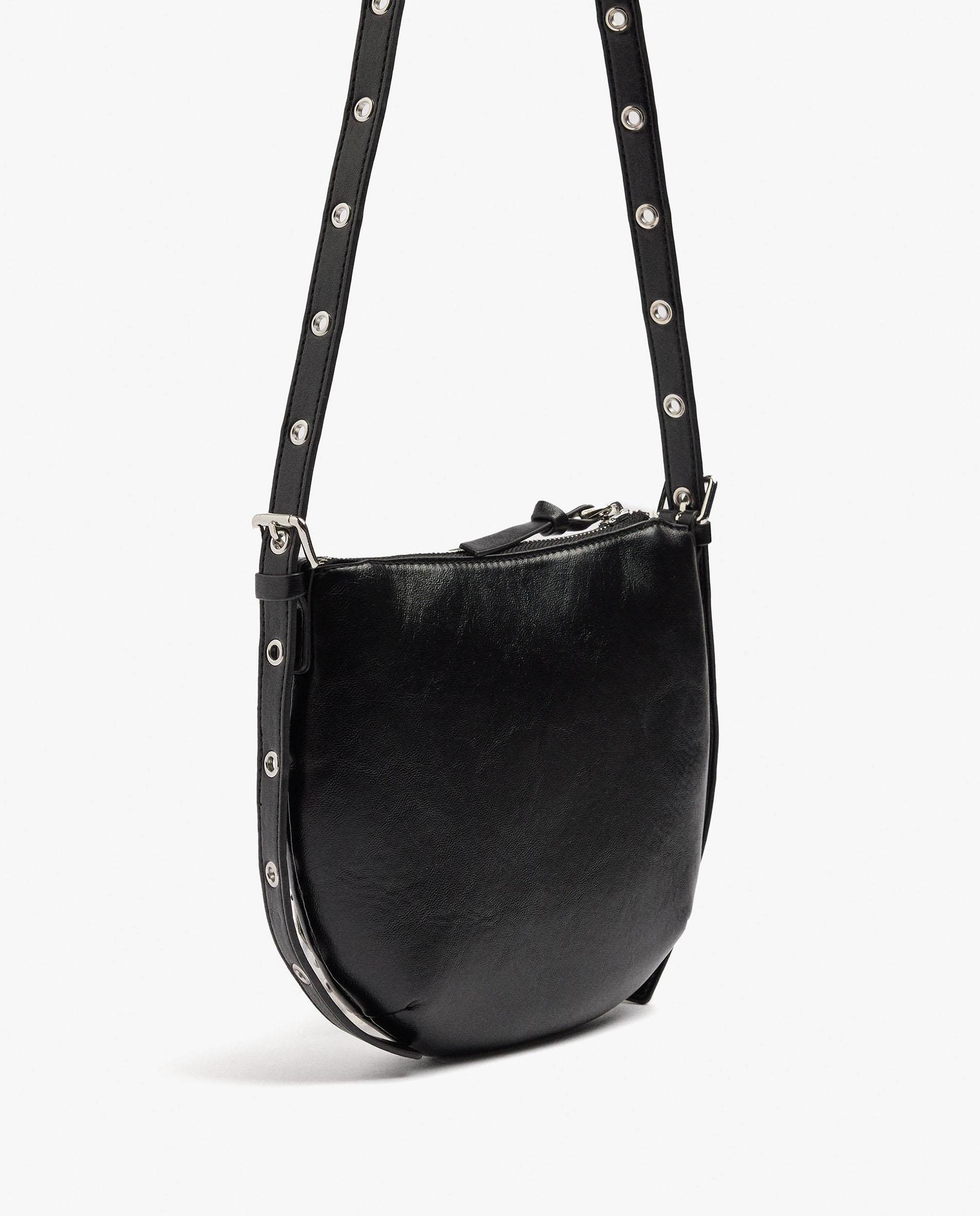 Bandolera de mujer con tachuelas y cierre de cremallera en liso - Parfois - Negro Negro-2
