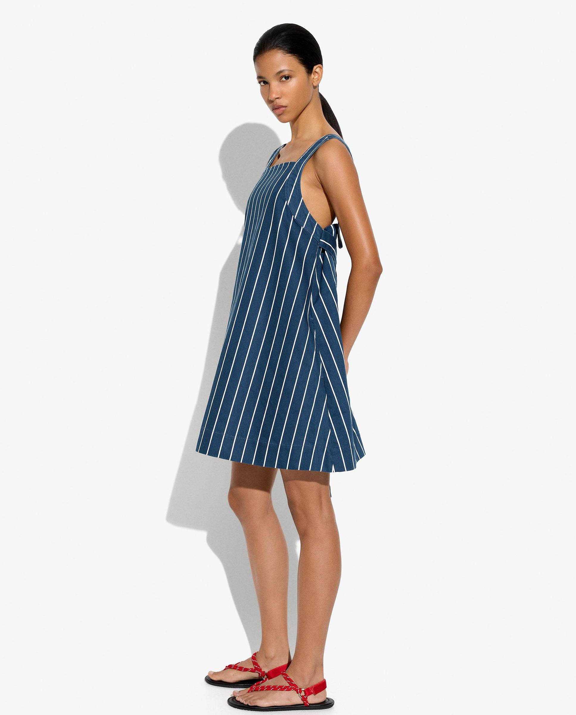 Vestido corto 100% algodón denim con pespuntes y estampado de rayas - Parfois - Azul marino Azul marino-2