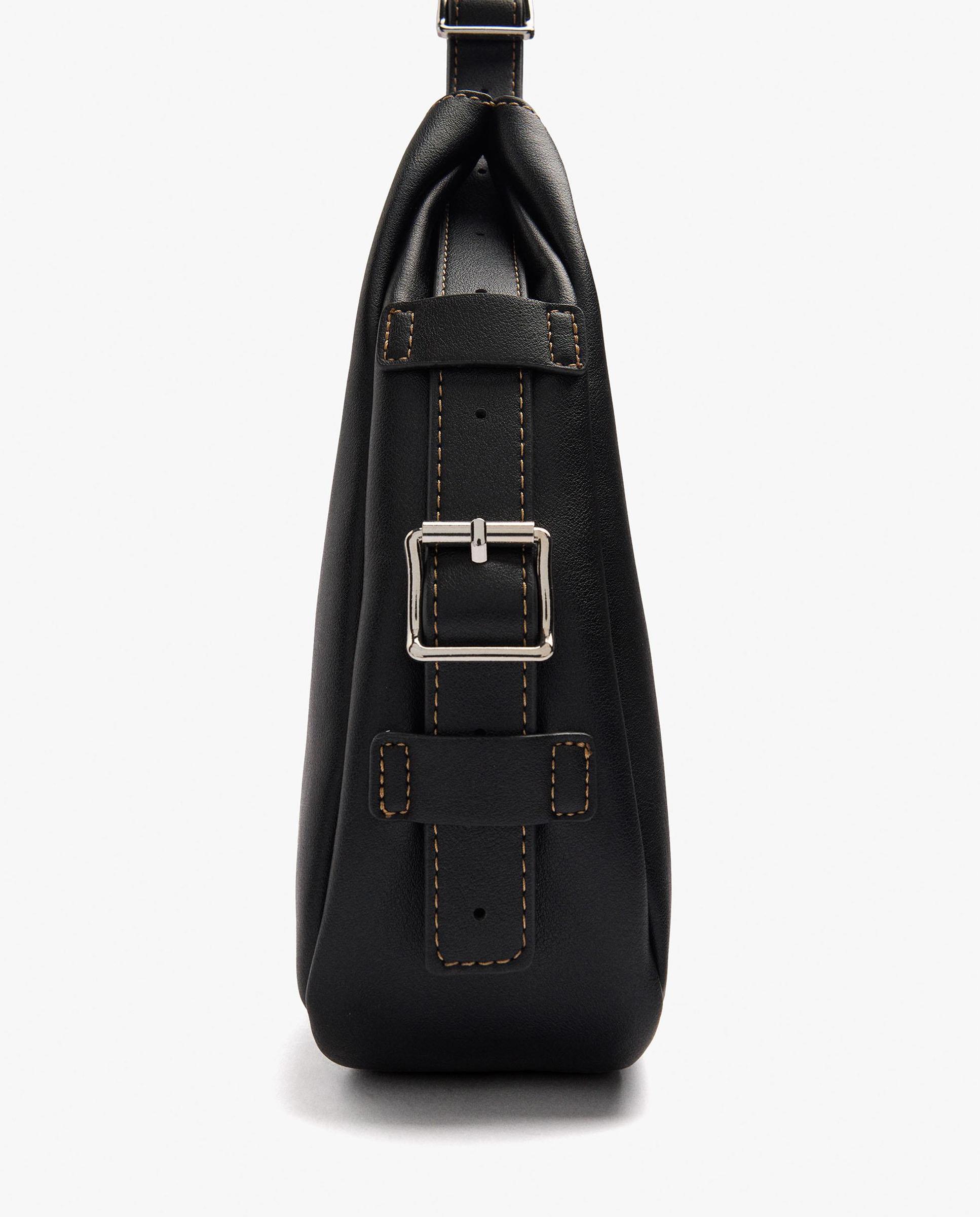 Bolso de hombro con hebillas laterales decorativas y cierre de cremallera en liso - Parfois - Negro Negro-3