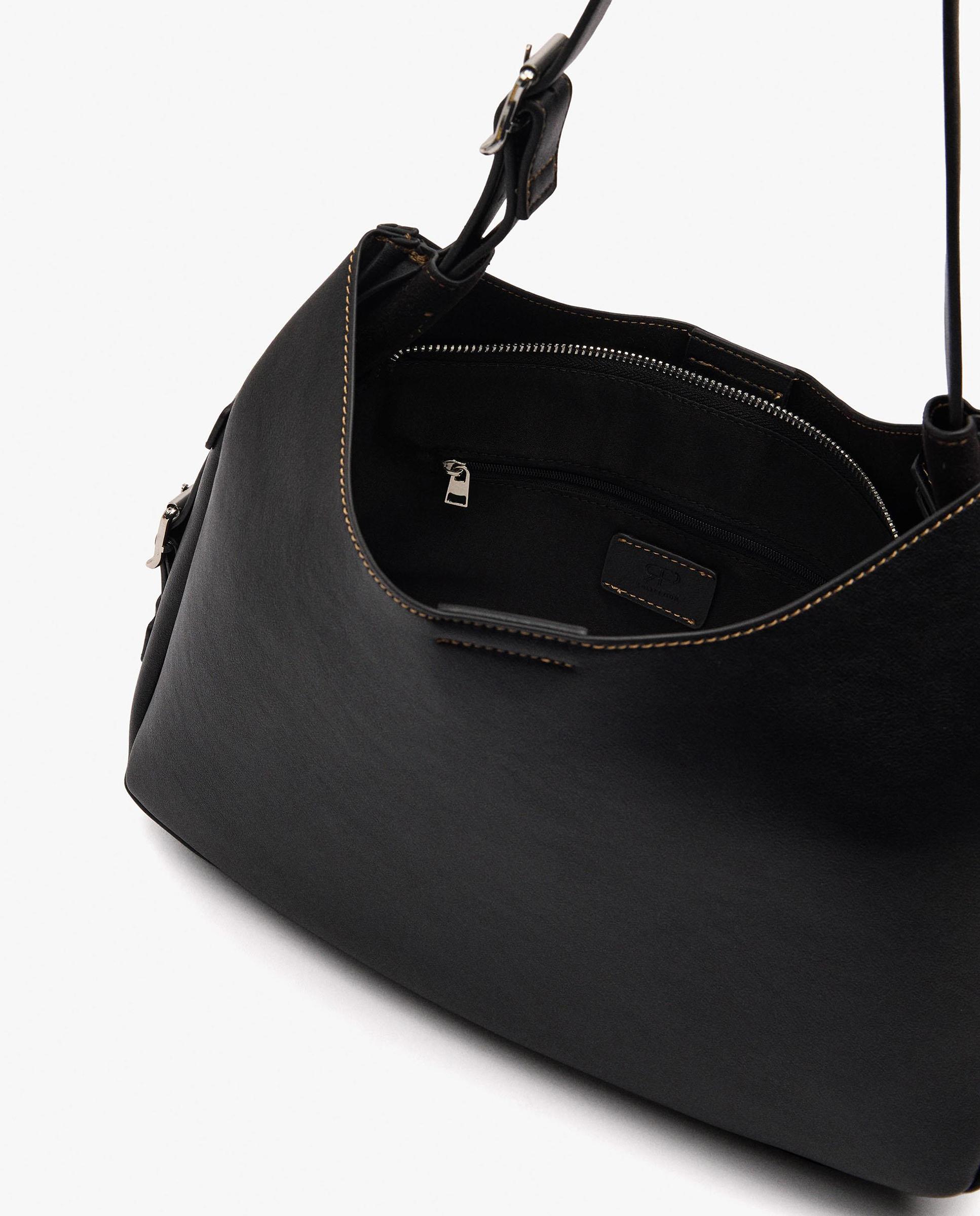 Bolso de hombro con hebillas laterales decorativas y cierre de cremallera en liso - Parfois - Negro Negro-4