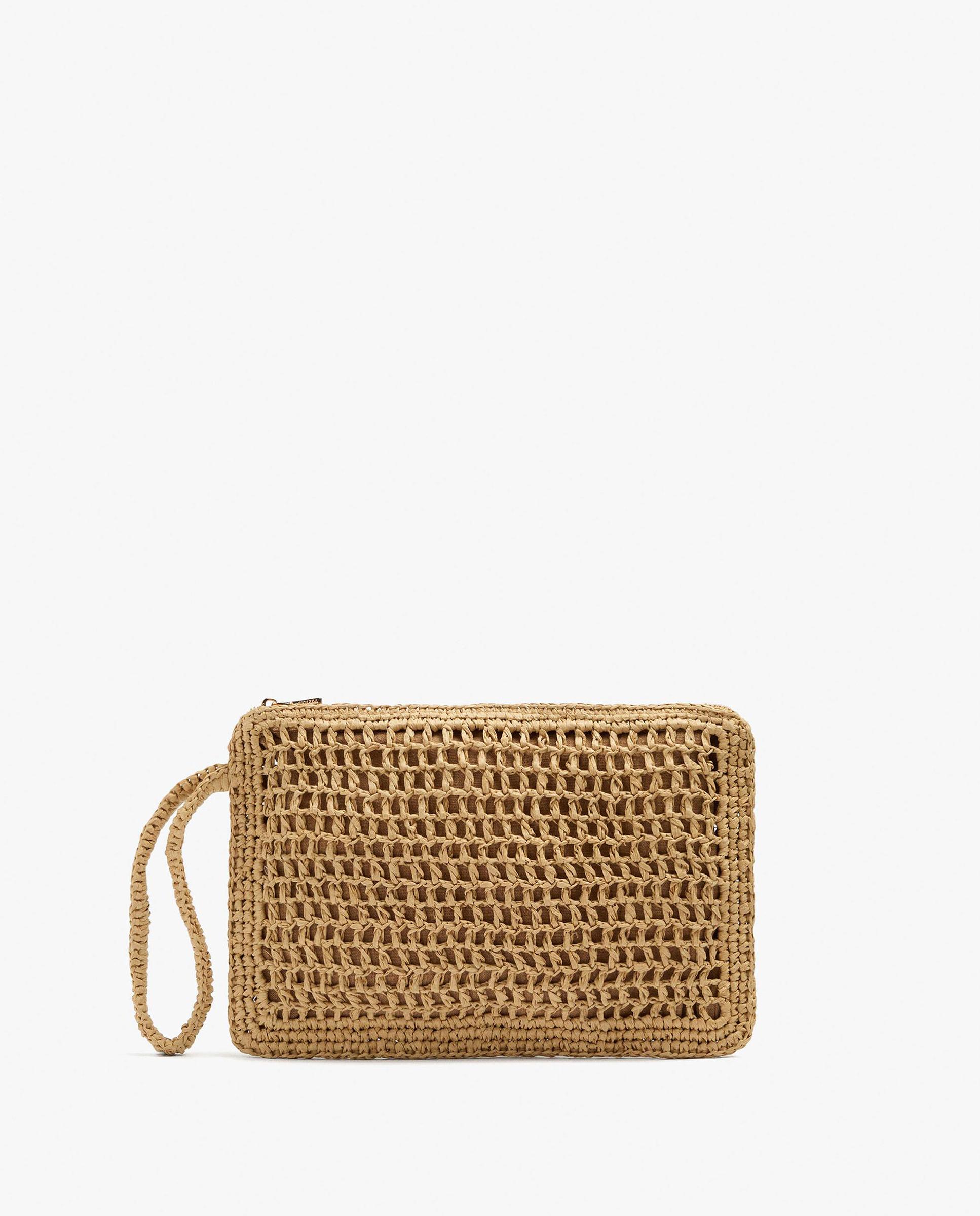Imagen 0 de Bolso de mano estilo sobre efecto rafia con cierre de cremallera en liso Natural