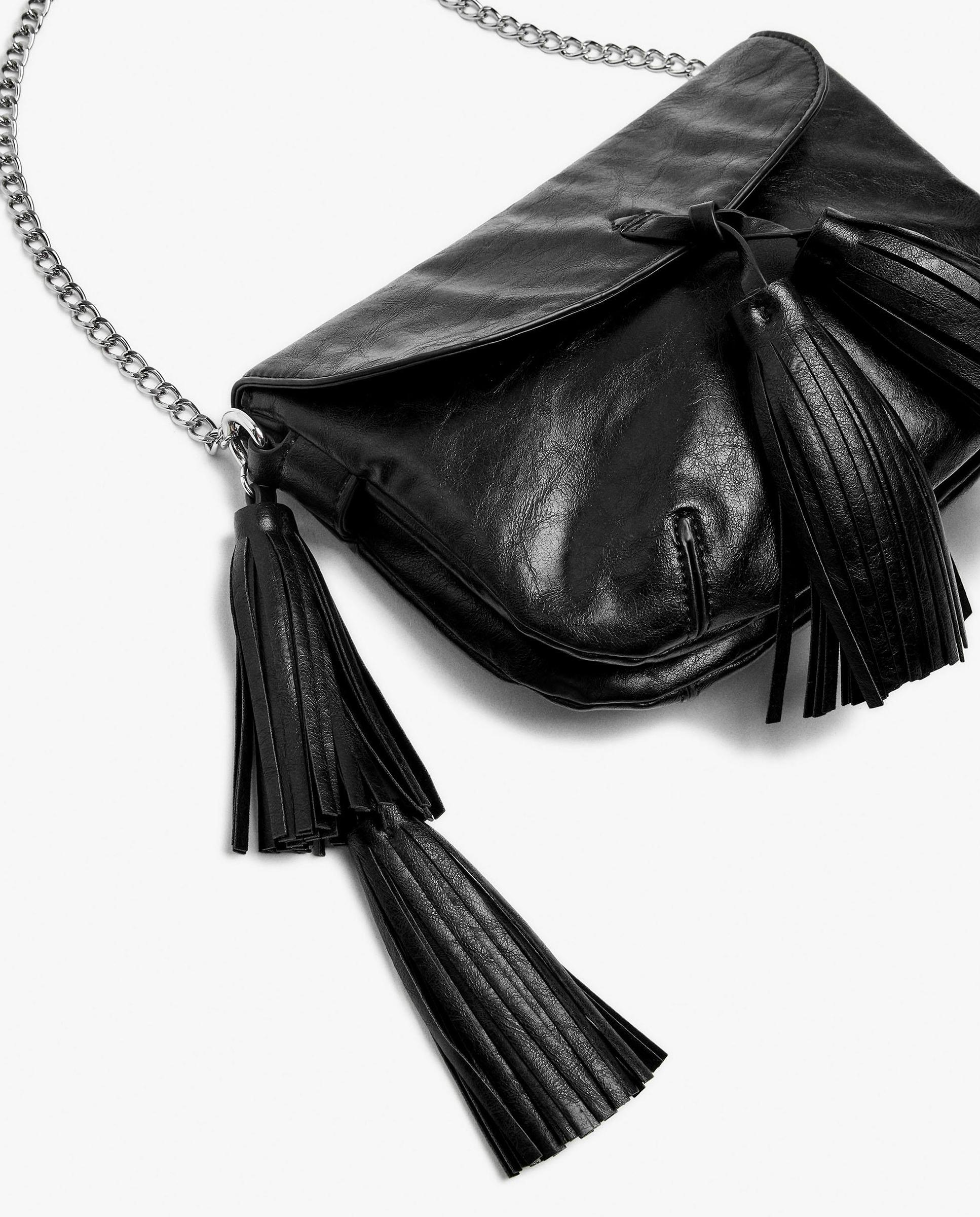 Bandolera de mujer con solapa y borlas decorativas con cierre imantado en liso - Parfois - Negro Negro-3