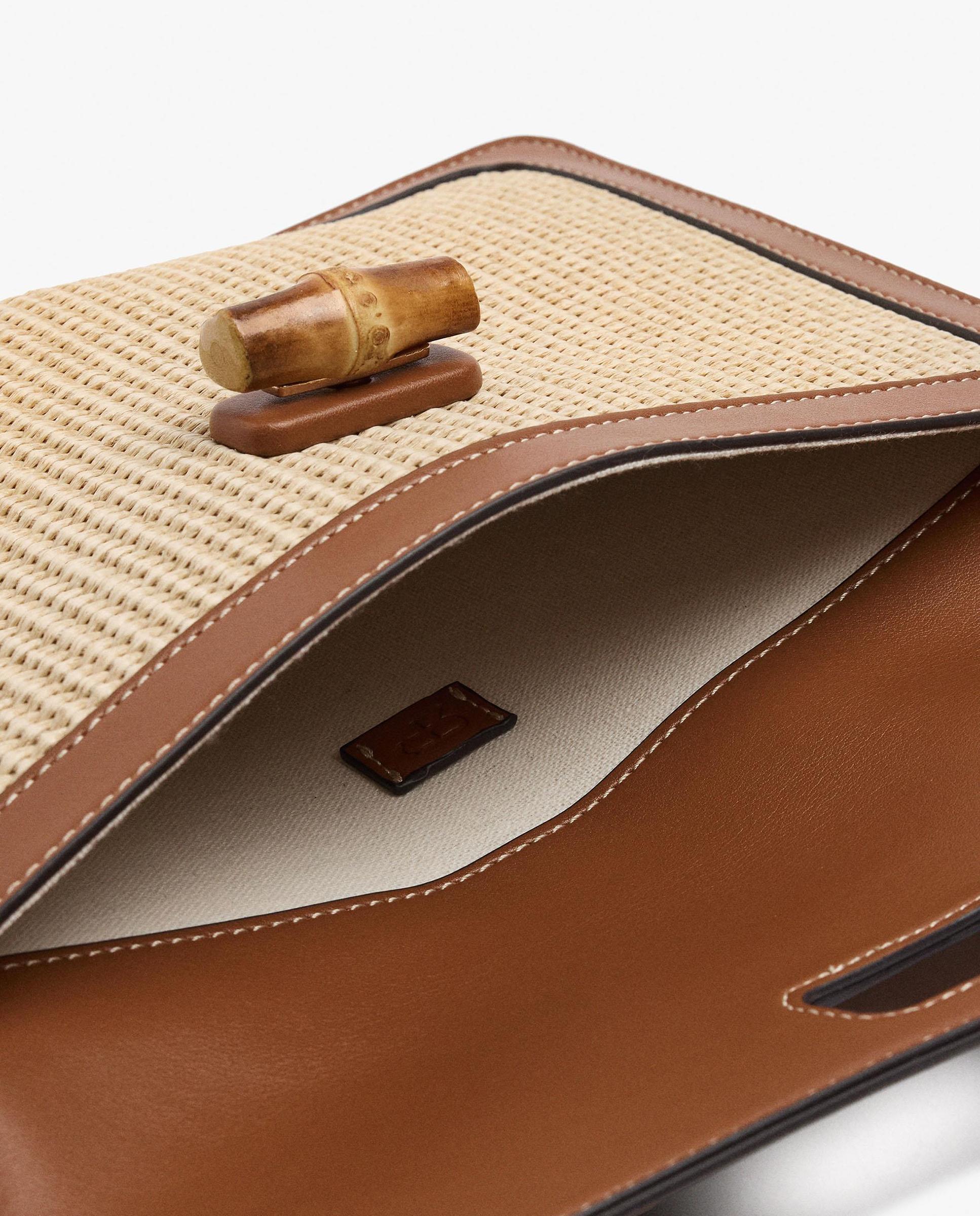 Bolso de mano estilo sobre con cierre de botón en liso - Parfois - Marrón Marrón-5