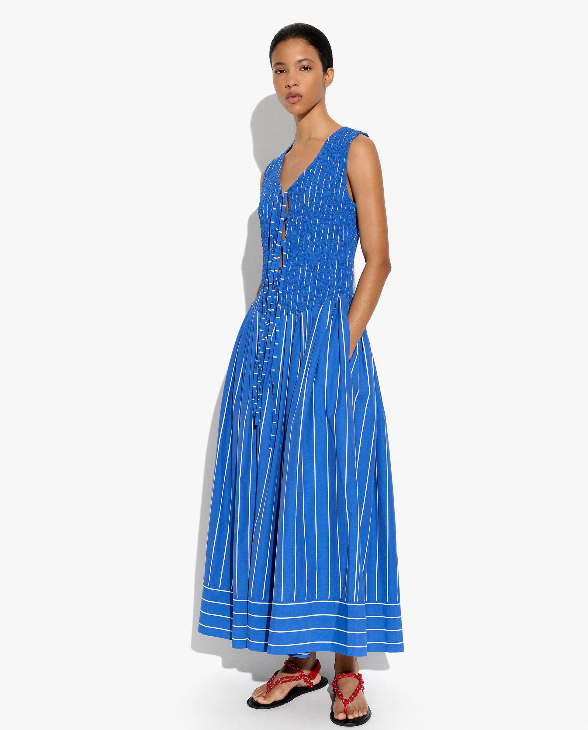 Vestido largo con fruncido y estampado de rayas - Parfois - Azul Azul-2