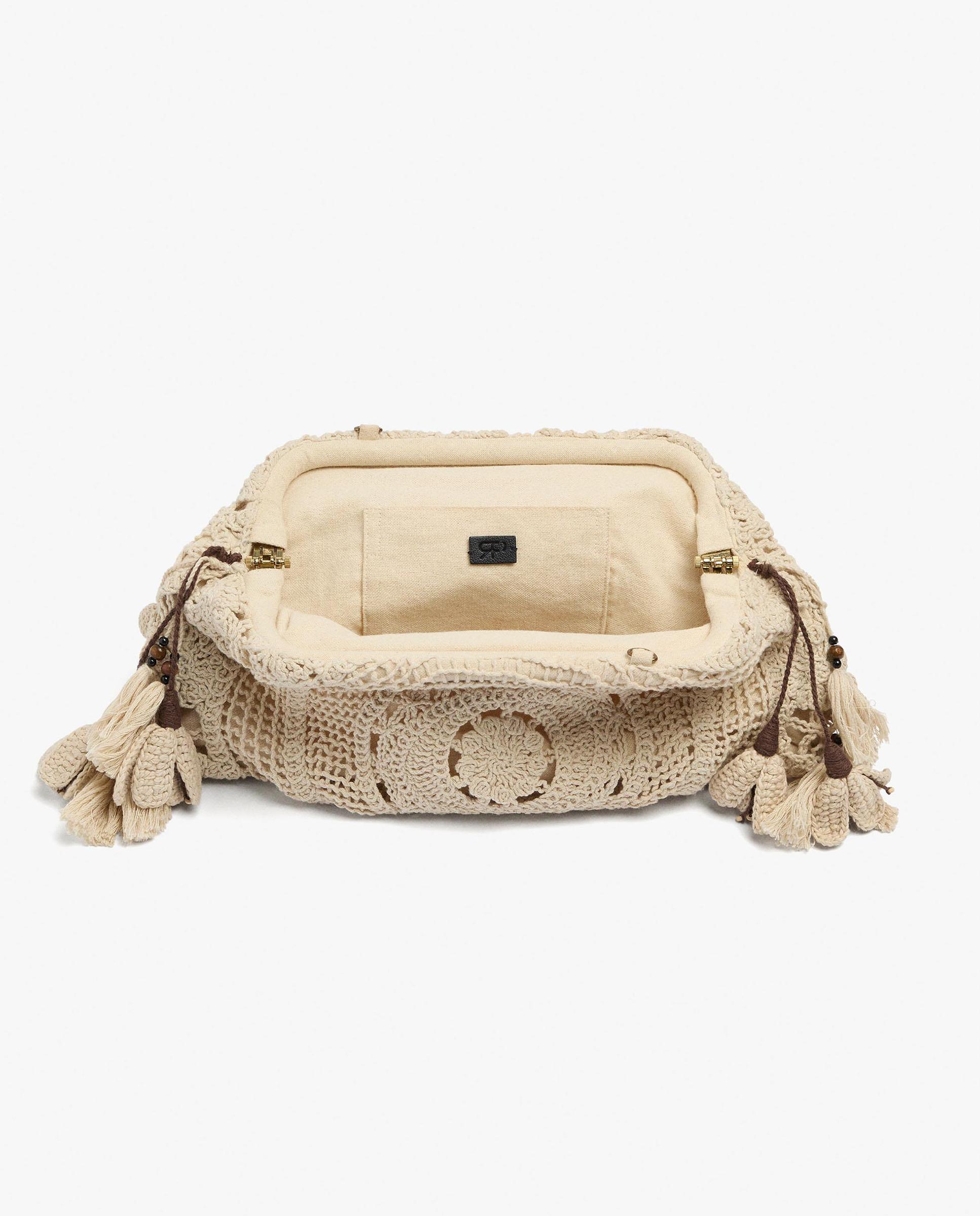 Bolso de mano 100% algodón de crochet con cierre de cremallera y borlas decorativas - Parfois - Crudo Crudo-4