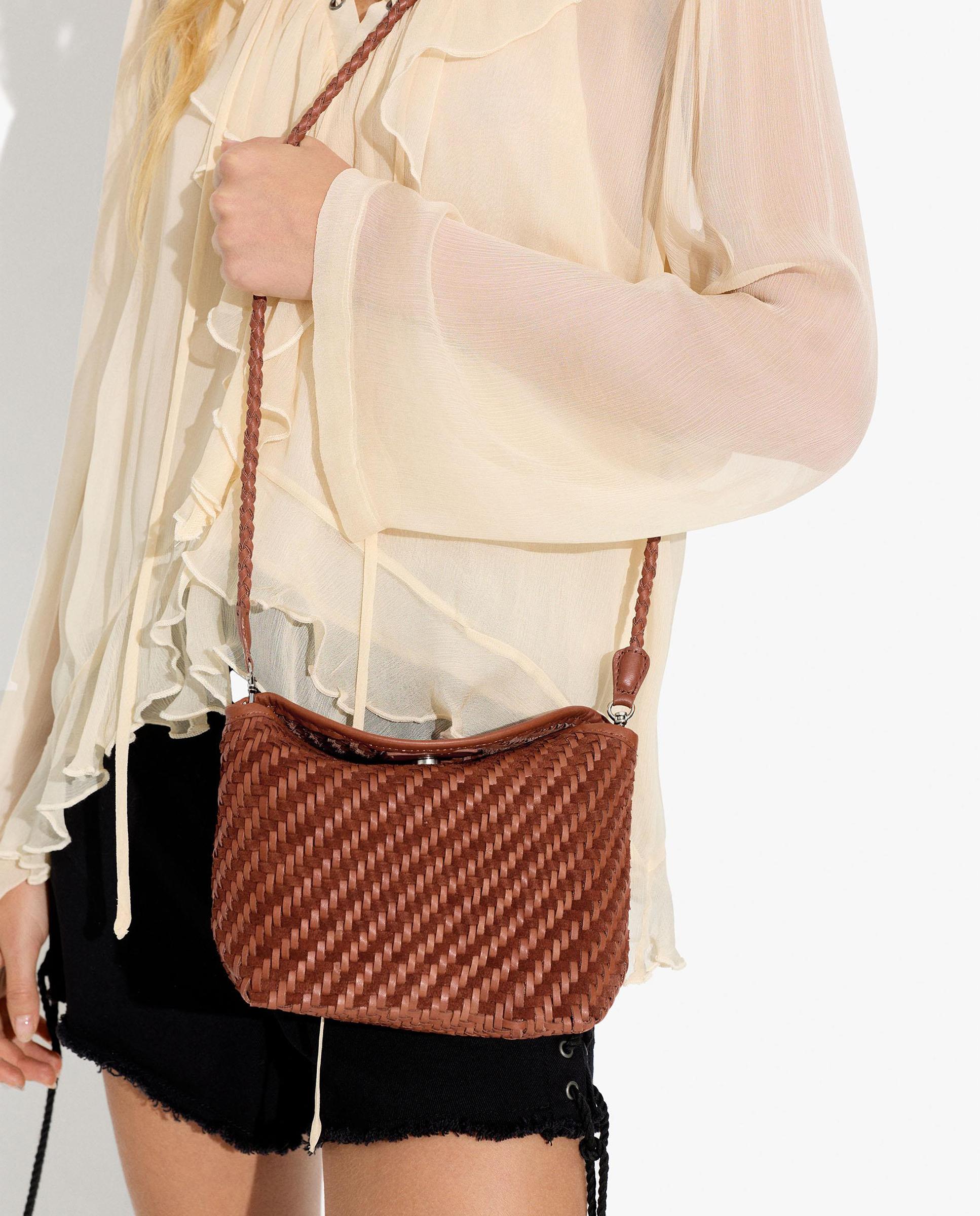 Bandolera de mujer 100% piel trenzada con cierre imantado en liso - Parfois - Teja Teja-2