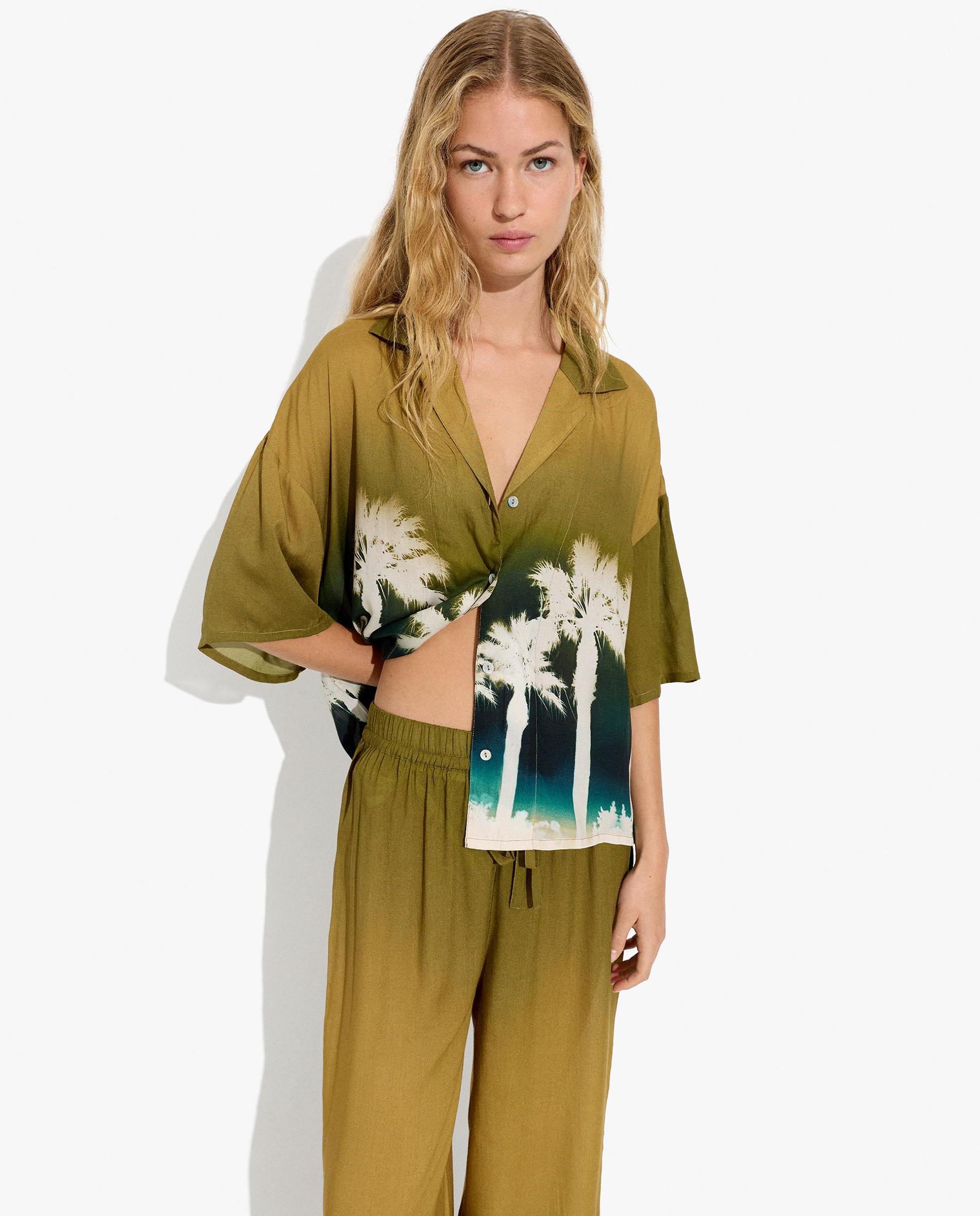 Camisa de mujer de manga corta con estampado de palmeras - Parfois - Multicolor Multicolor-1