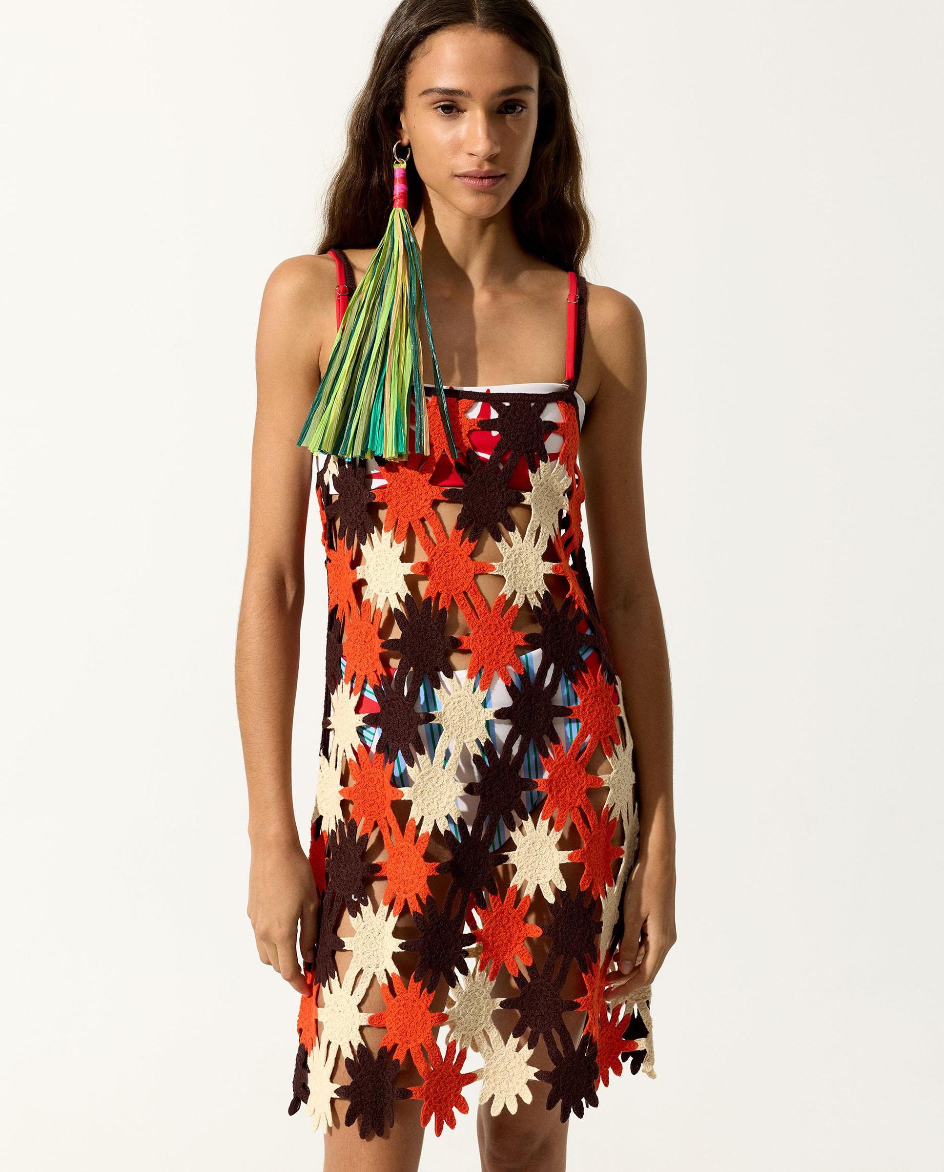 Vestido corto de punto abierto con soles decorativos - Parfois - Multicolor Multicolor-2