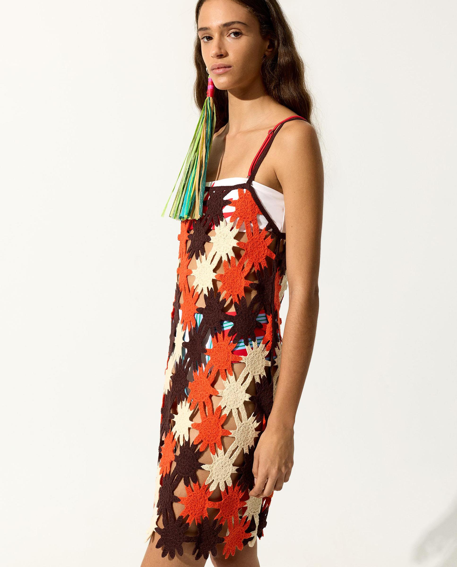 Vestido corto de punto abierto con soles decorativos - Parfois - Multicolor Multicolor-3