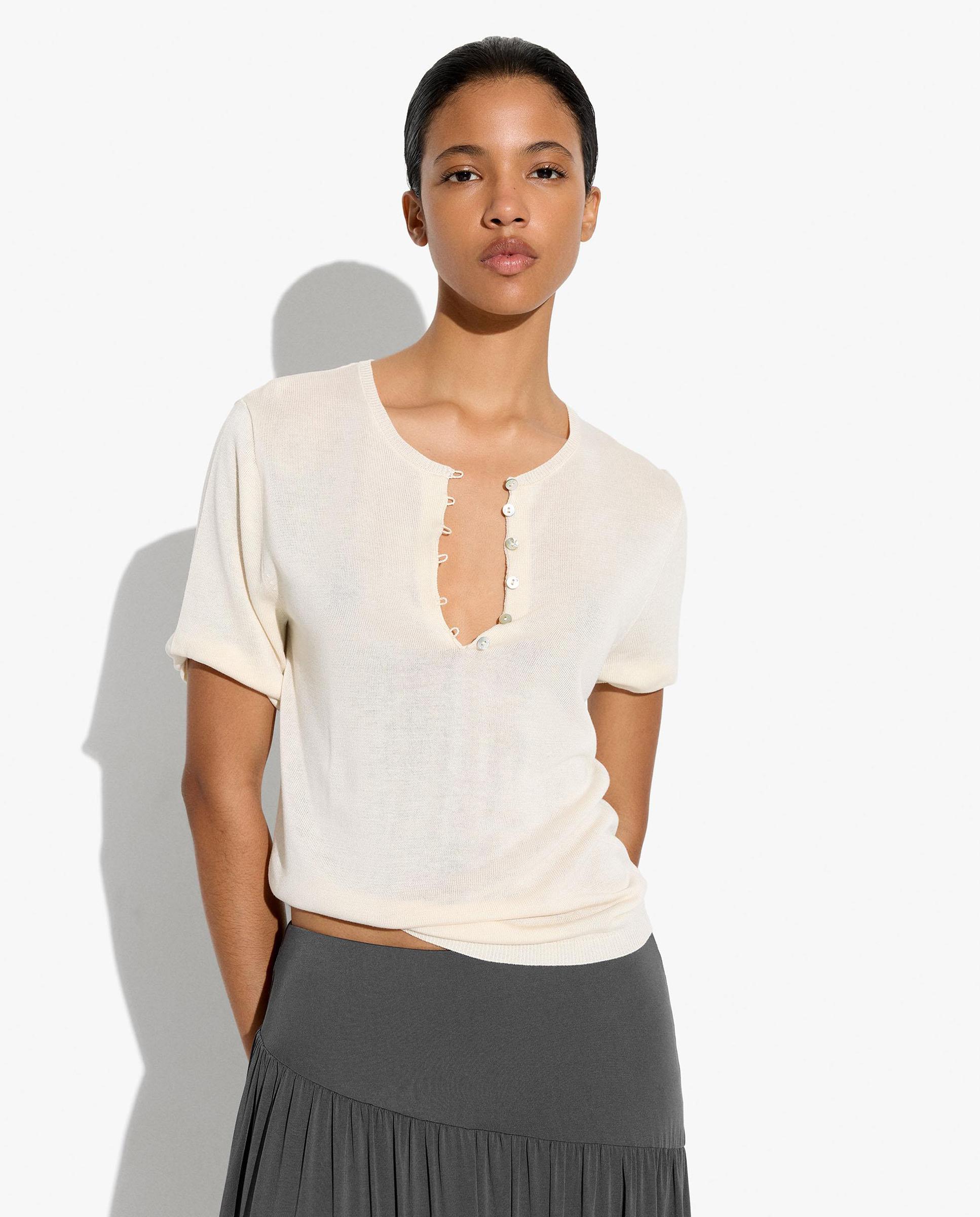 Parfois - Jersey de mujer 100% viscosa de punto de manga corta con cuello pico.