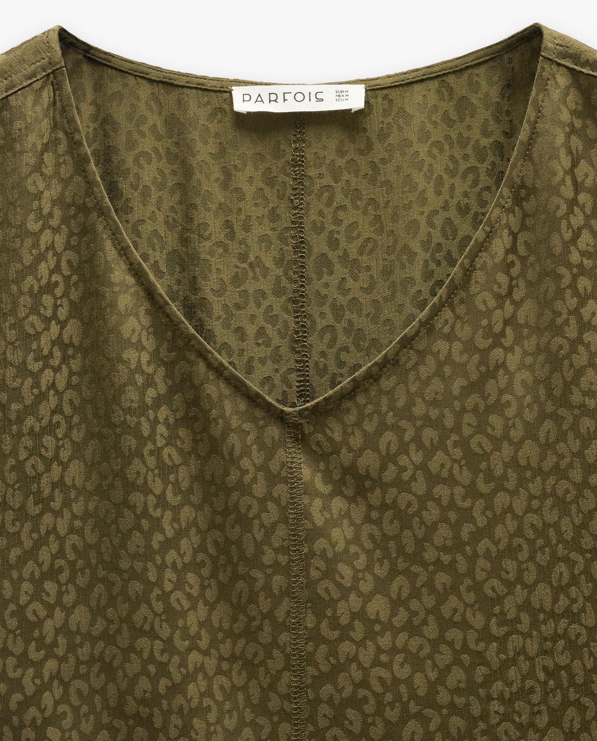 Blusa de mujer 100% viscosa de manga corta con cuello pico - Parfois - Kaki Kaki-5
