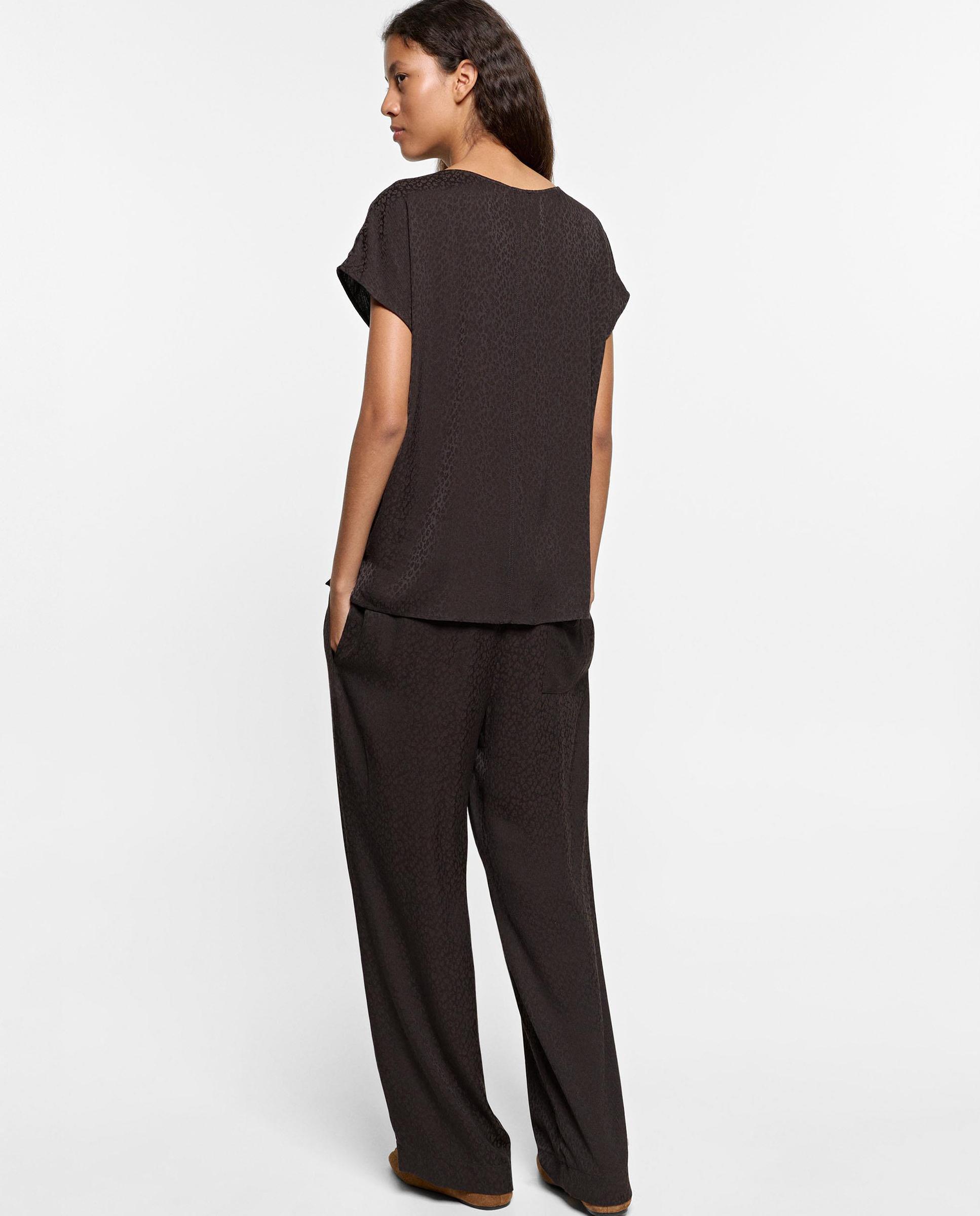 Blusa de mujer 100% viscosa de manga corta con estampado animal print - Parfois - Marrón oscuro Marrón oscuro-4