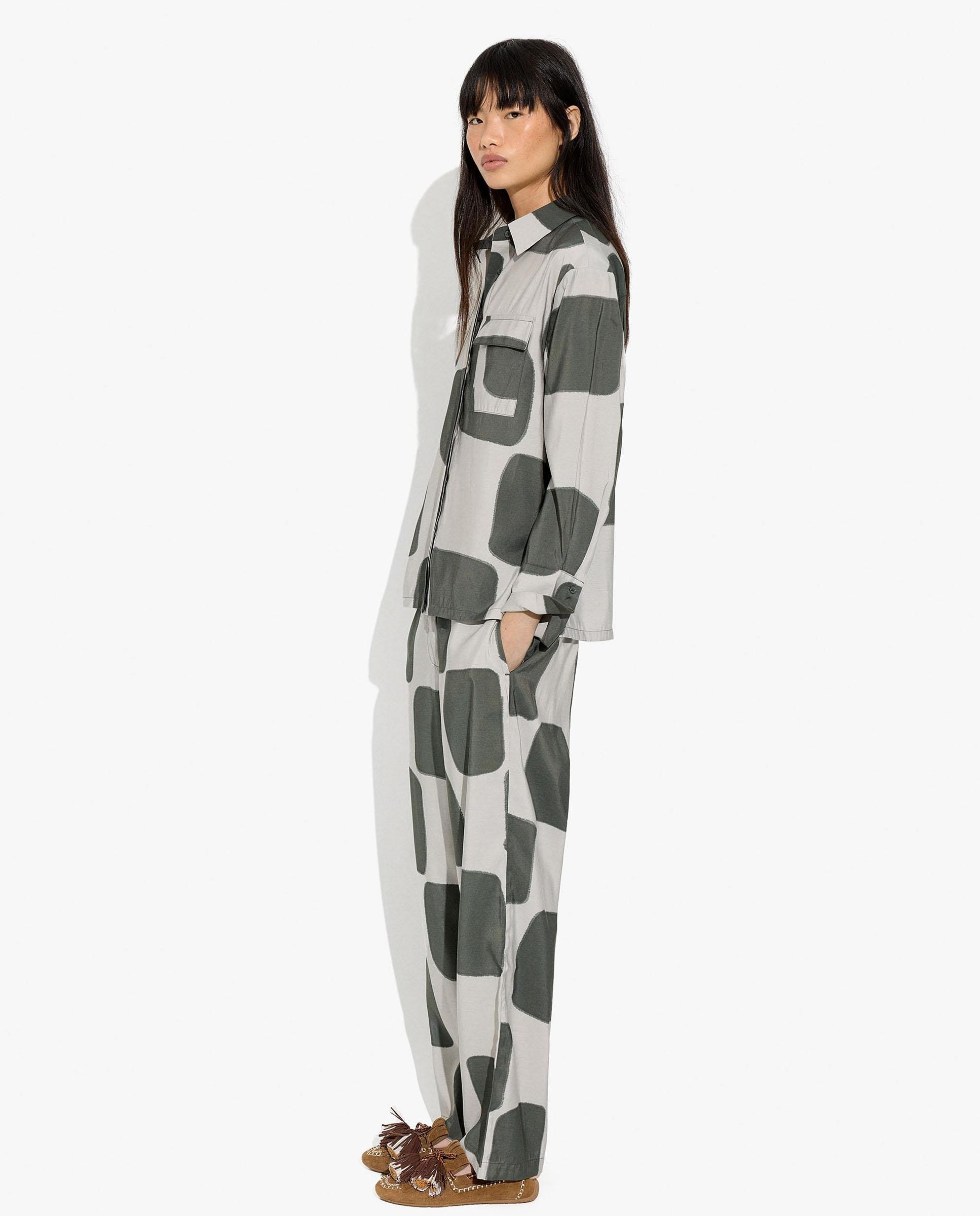 Pantalones rectos de mujer con cierre de botón y estampados - Parfois - Gris Gris-4