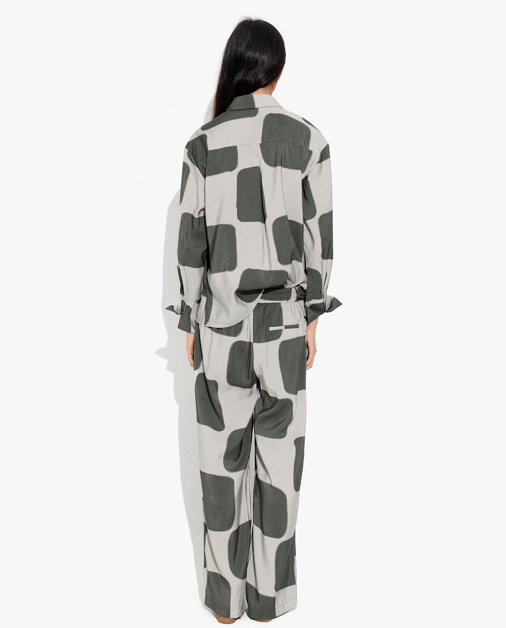 Pantalones rectos de mujer con cierre de botón y estampados - Parfois - Gris Gris-5
