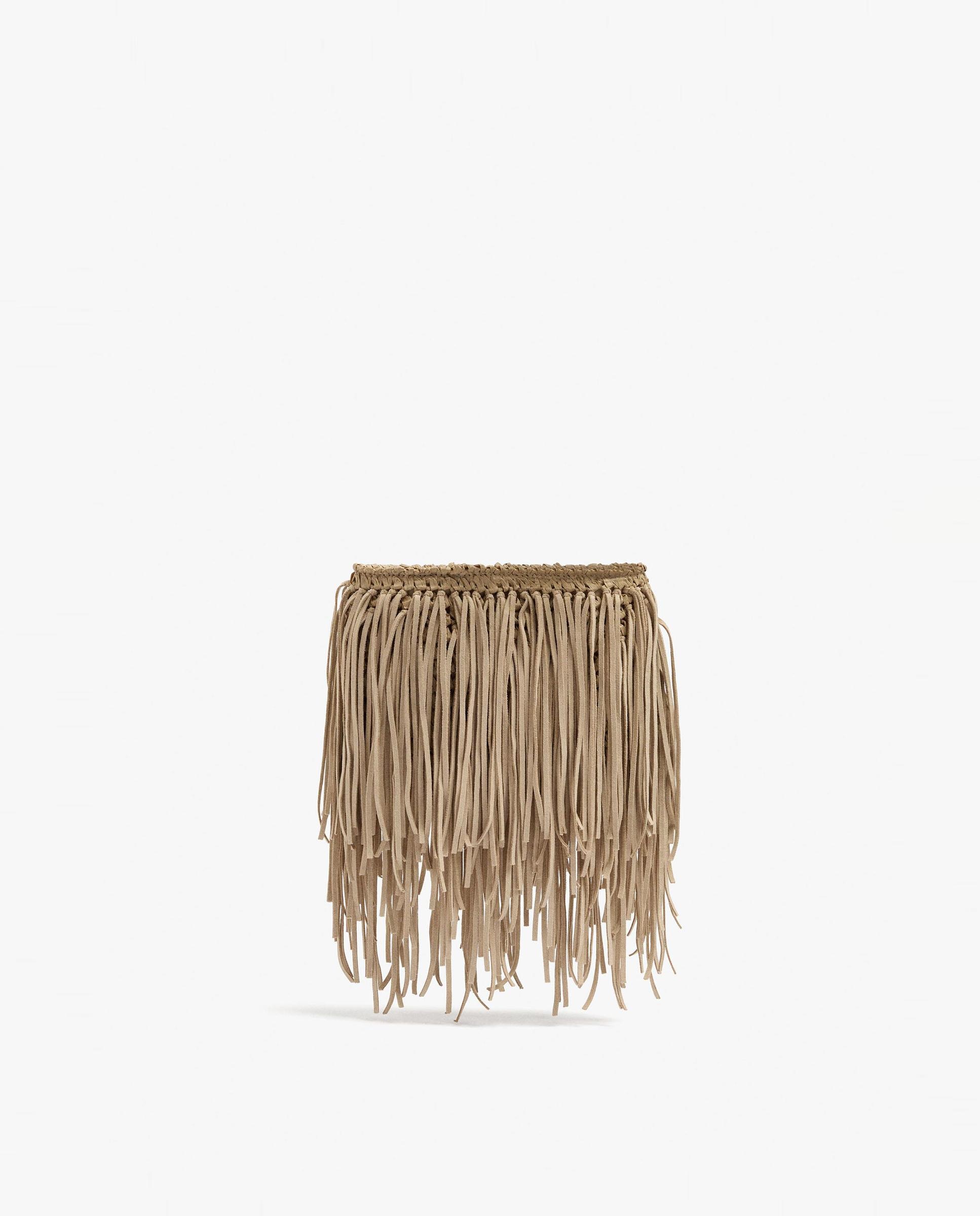 Bolso de mano estilo sobre con flecos decorativos y cierre imantado en liso - Parfois - Crudo Crudo-1