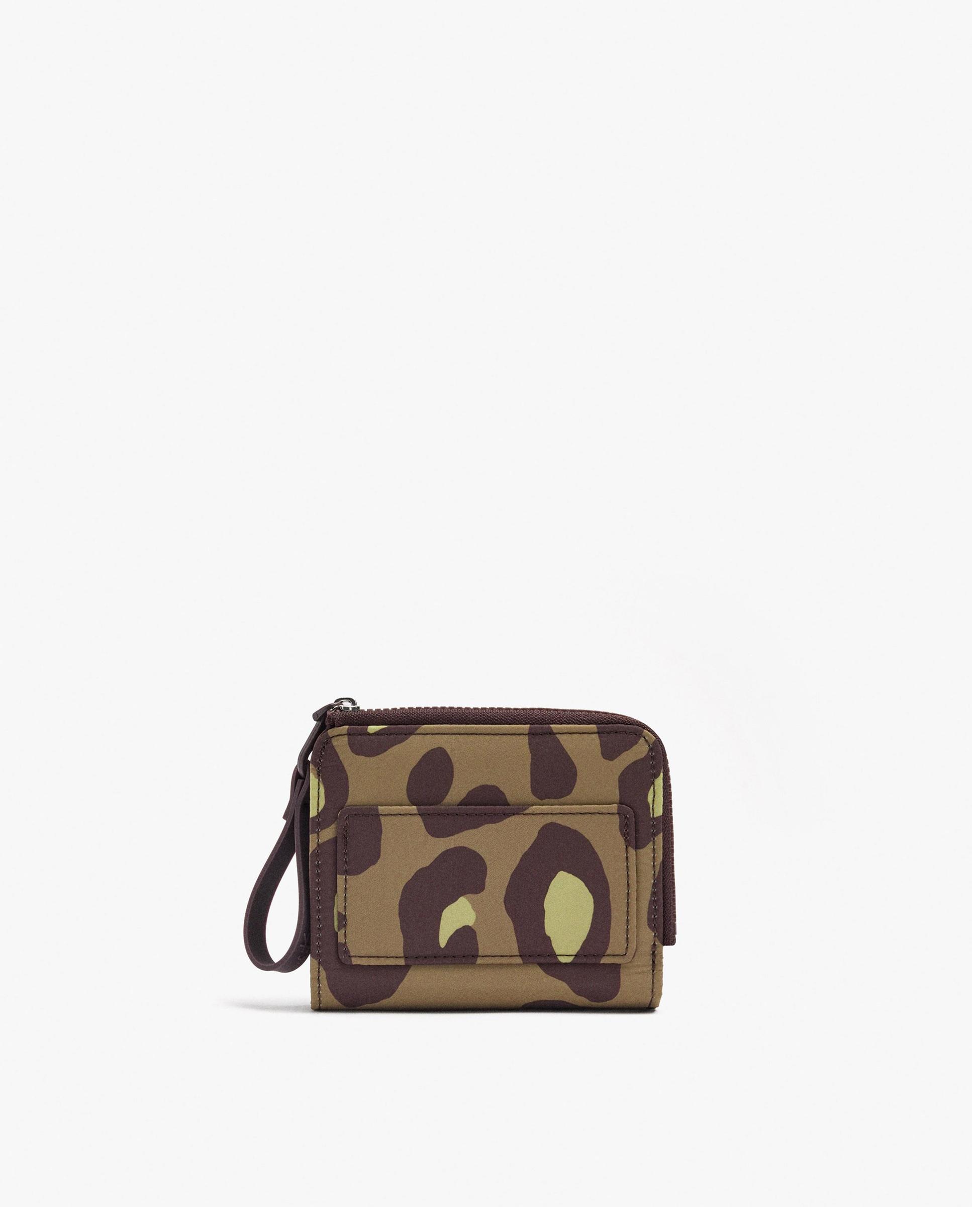 Cartera de mujer pequeña con cierre de cremallera y estampado animal print - Parfois - Kaki Kaki-1