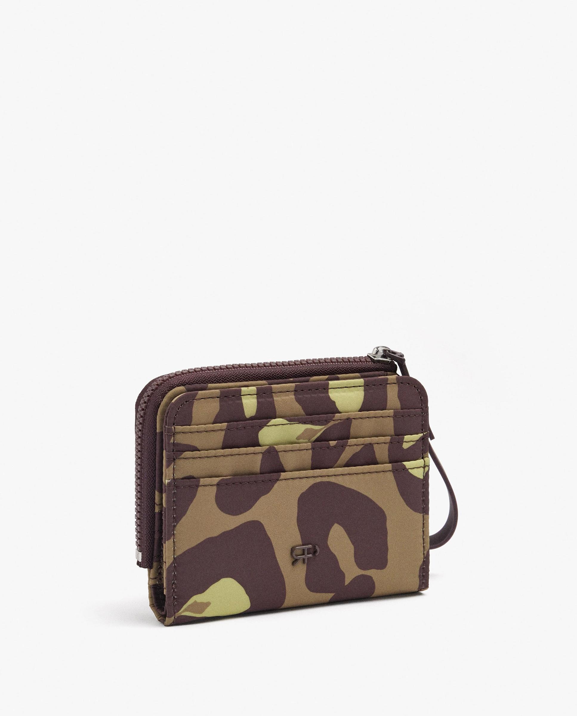 Cartera de mujer pequeña con cierre de cremallera y estampado animal print - Parfois - Kaki Kaki-2