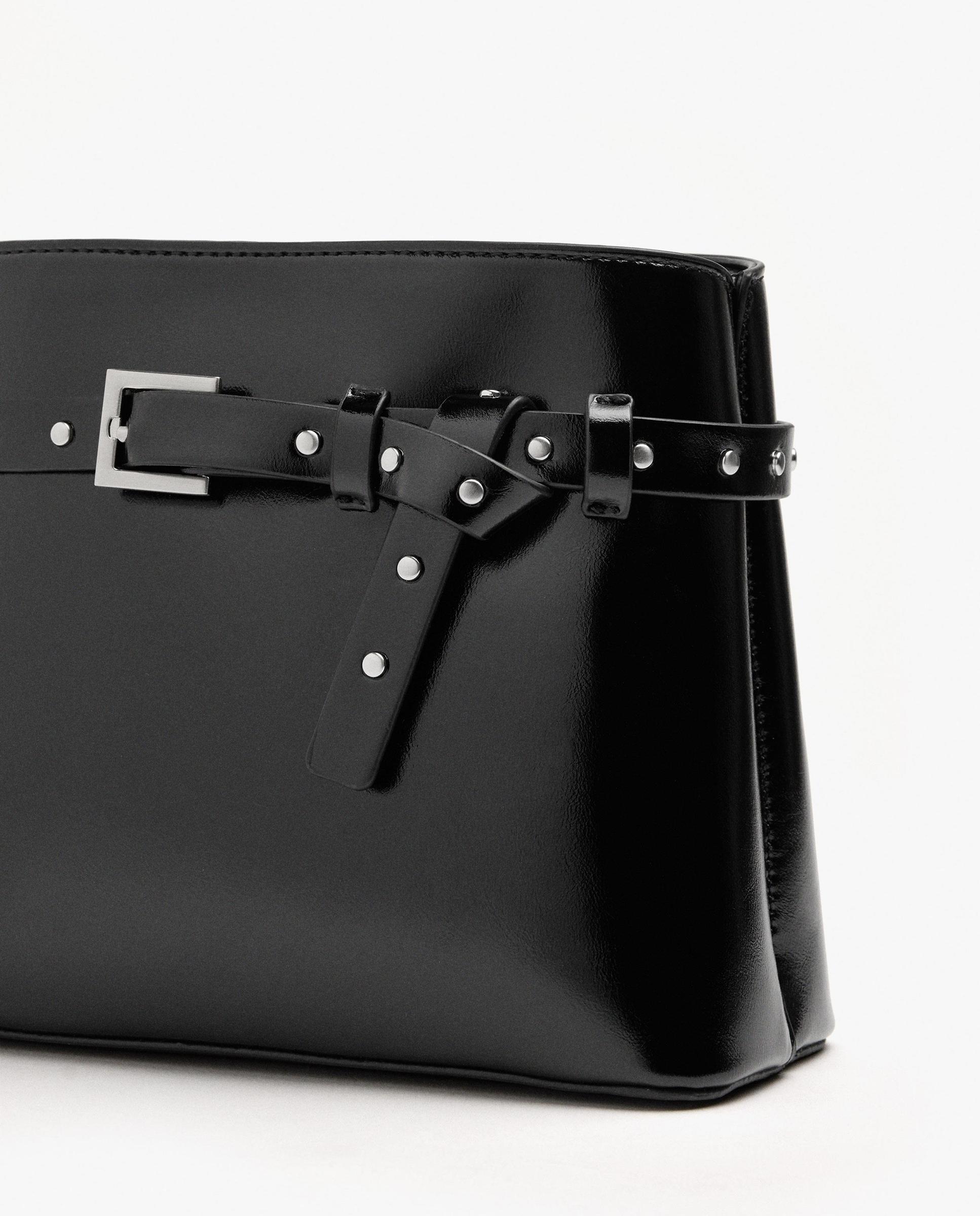 Bolso de hombro estilo cubo con tachuelas decorativas y cierre de botón - Parfois - Negro Negro-3