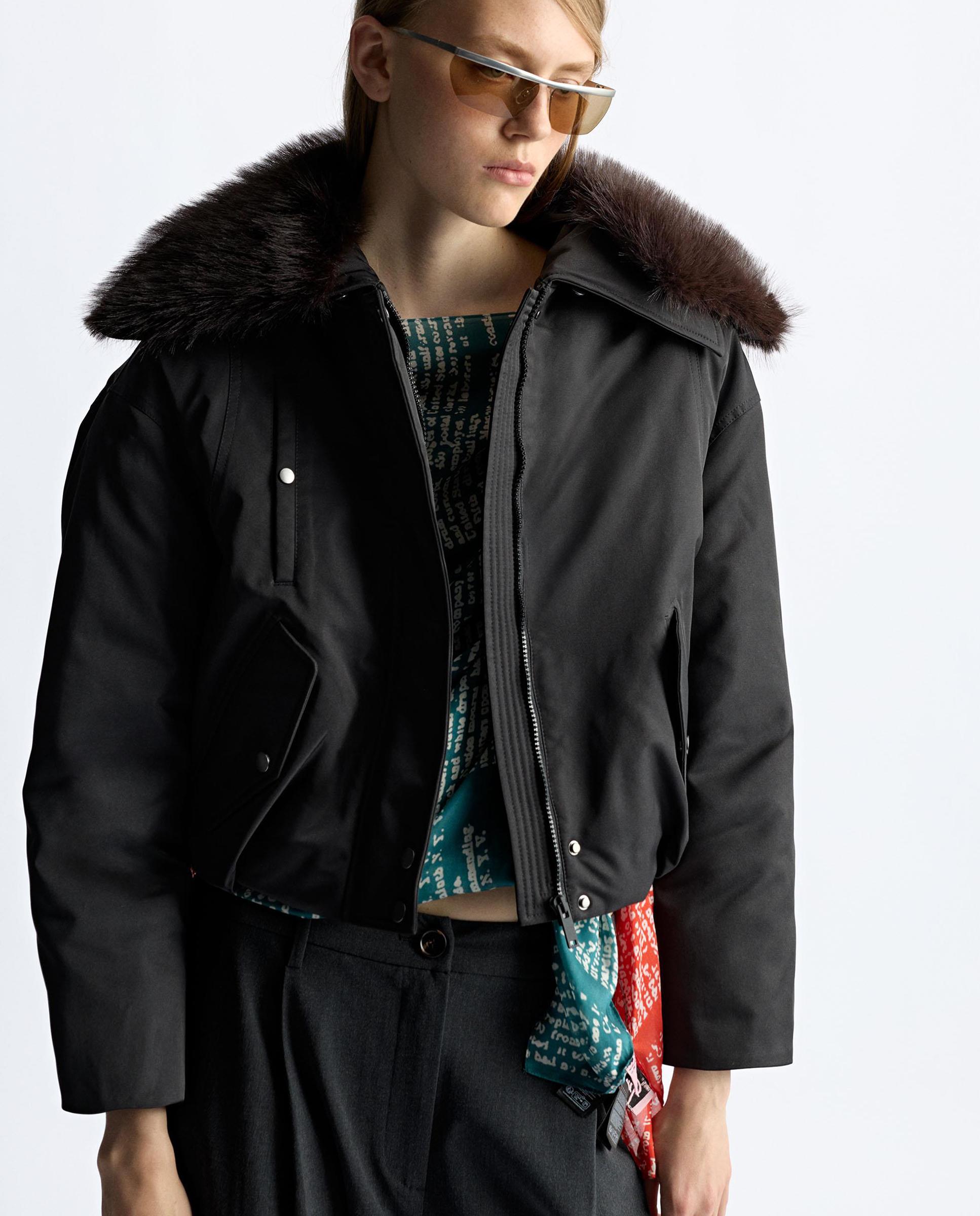 Chaqueta de mujer con detalles a contraste de pelo - Parfois - Negro Negro-1
