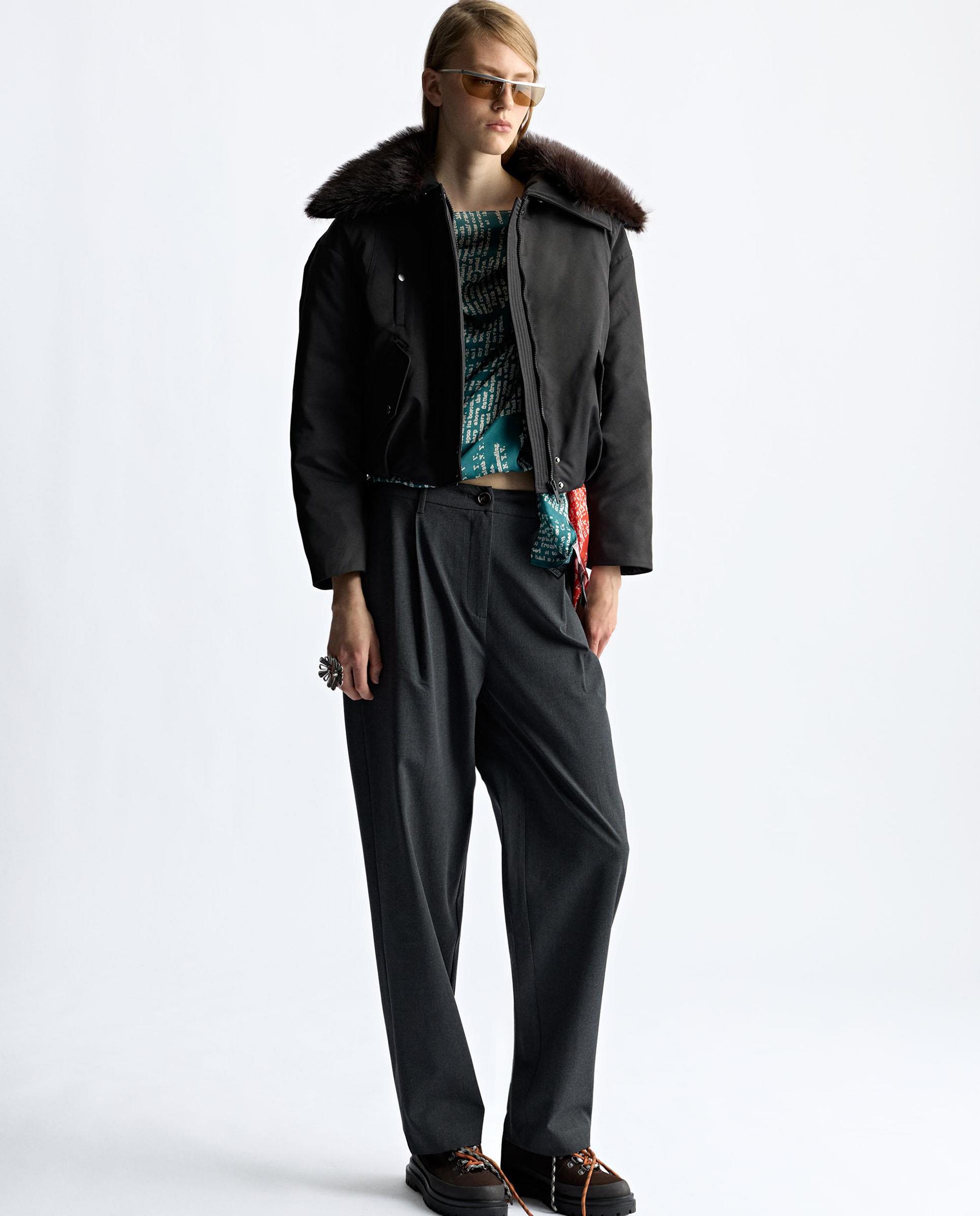 Chaqueta de mujer con detalles a contraste de pelo - Parfois - Negro Negro-2