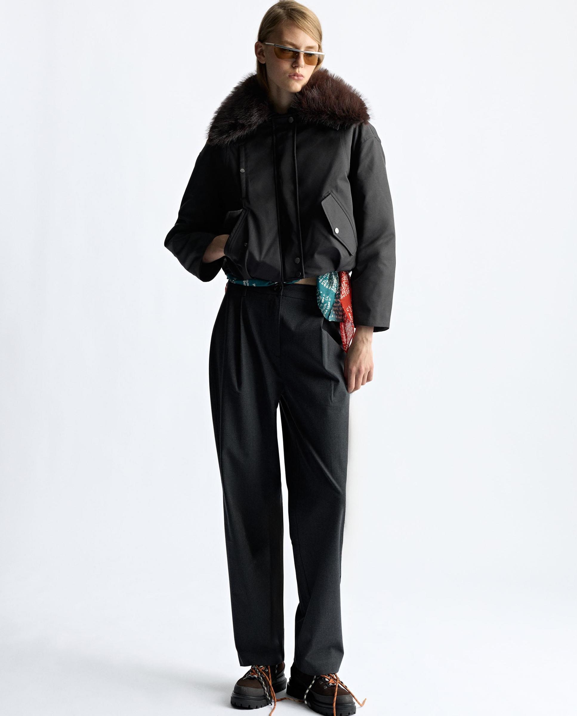 Chaqueta de mujer con detalles a contraste de pelo - Parfois - Negro Negro-5
