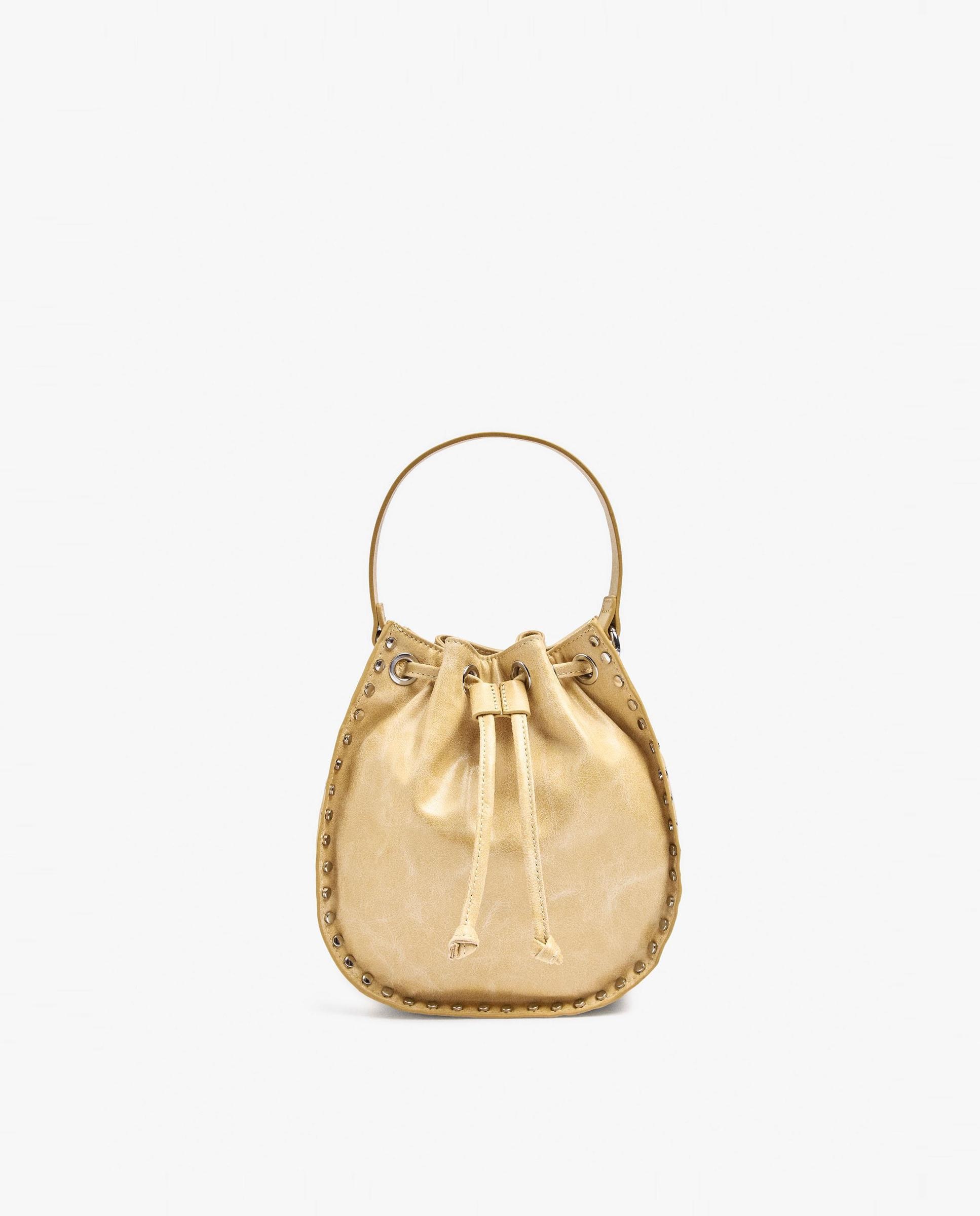 Imagen 0 de Bolso de fiesta multiposición con tachuelas decorativas y cierre fruncido Amarillo