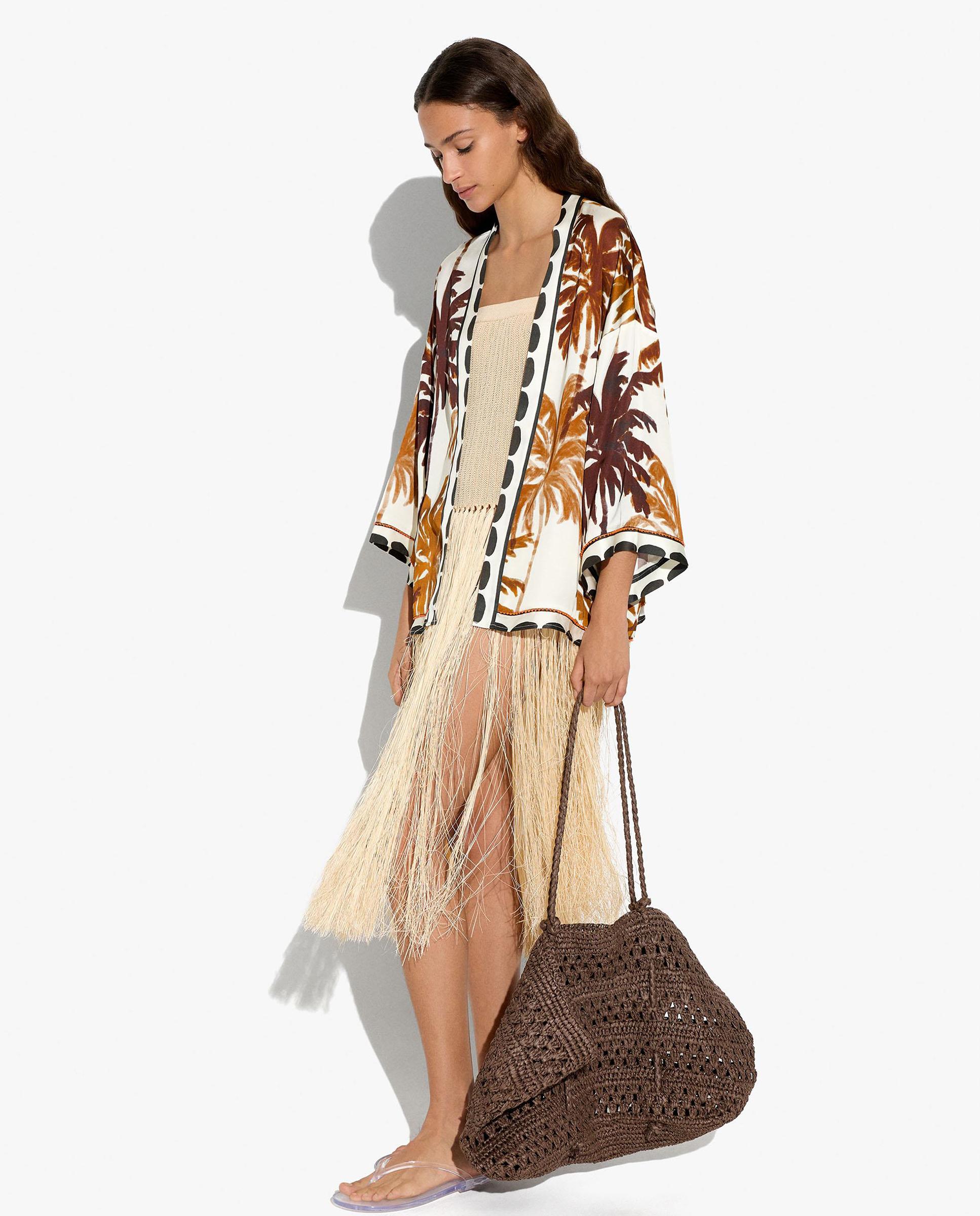 Imagen 1 de Capa de fiesta estilo kimono con estampado floral Multicolor