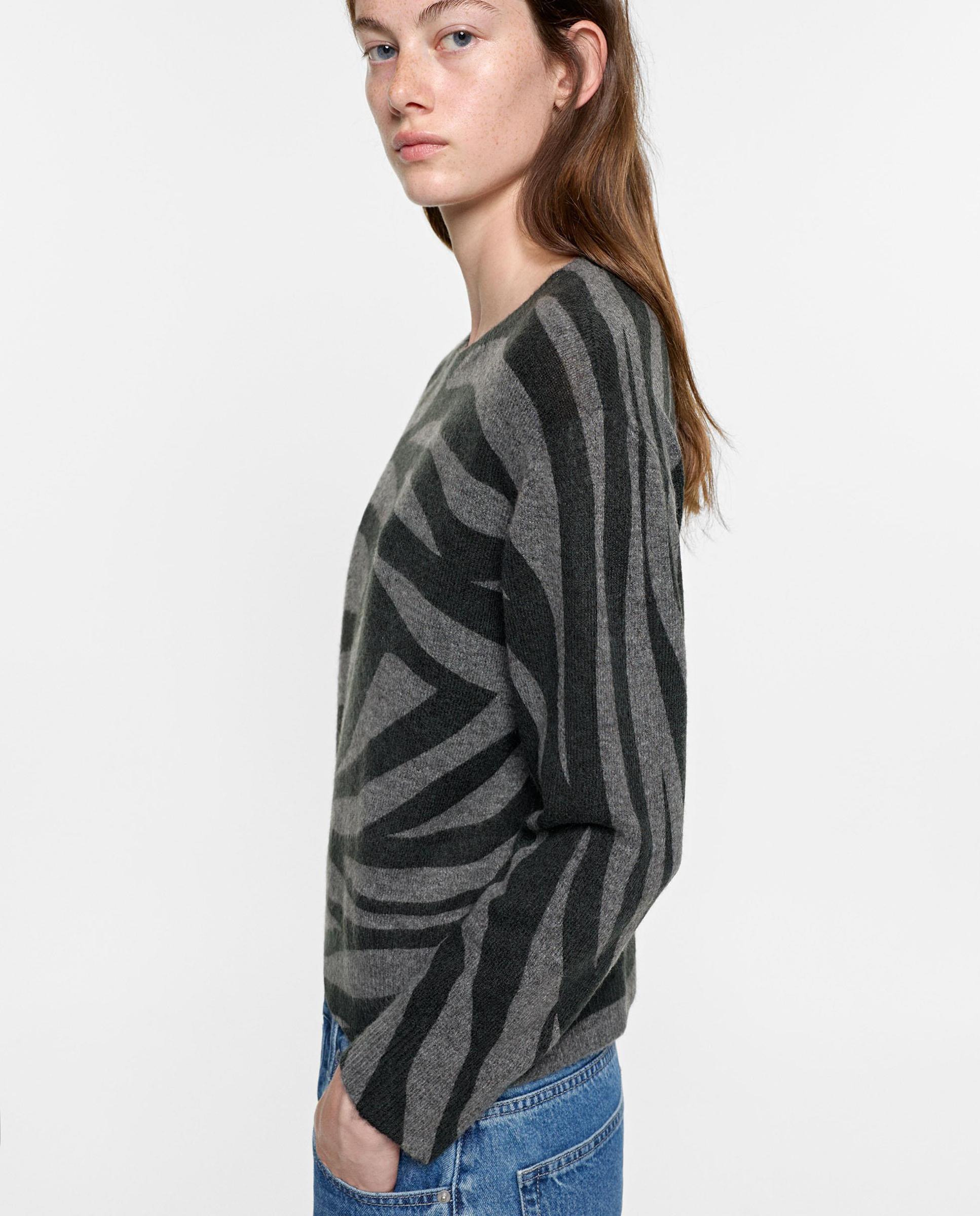 Jersey de mujer de manga larga con estampado animal print - Parfois - Gris Gris-3