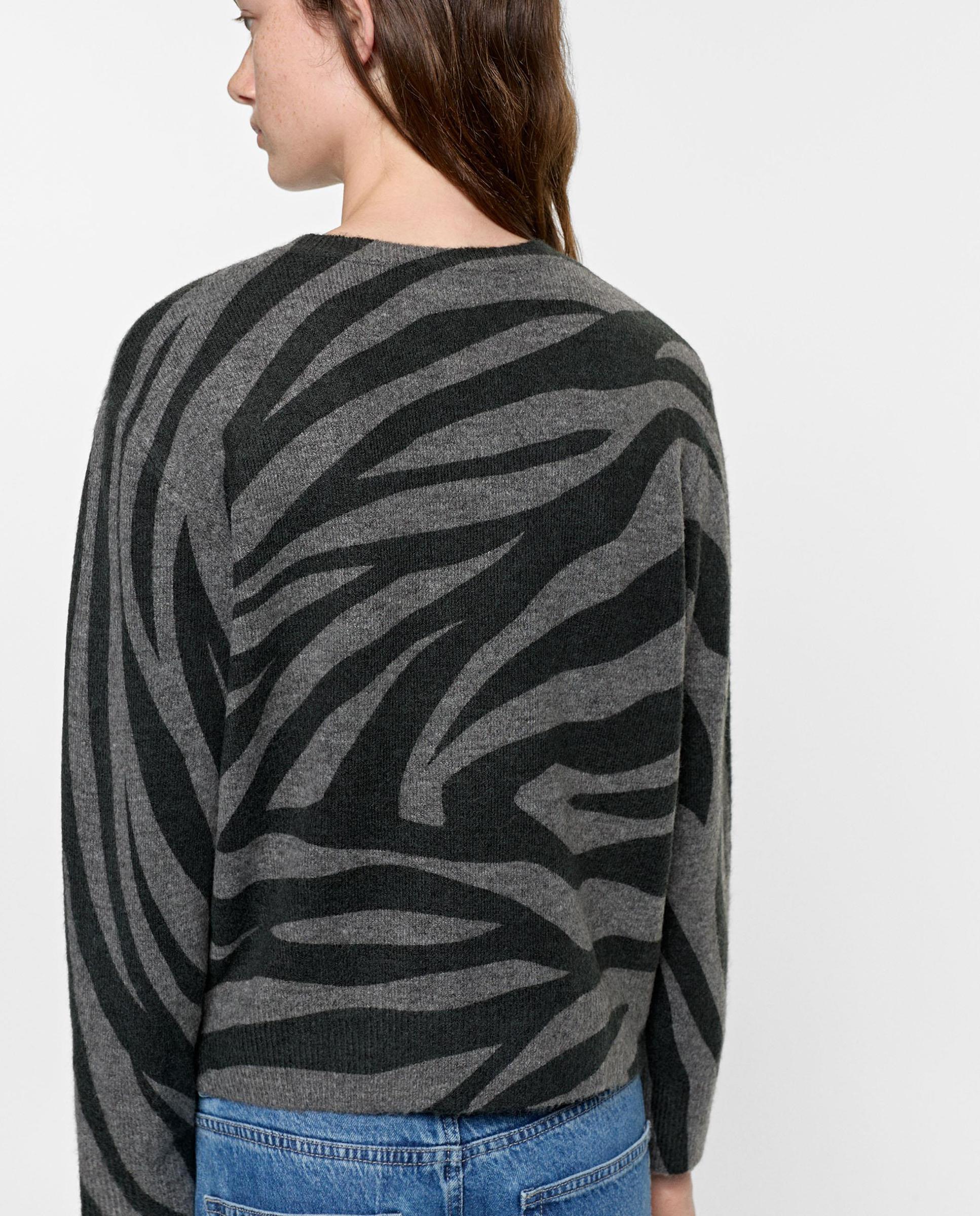 Jersey de mujer de manga larga con estampado animal print - Parfois - Gris Gris-4