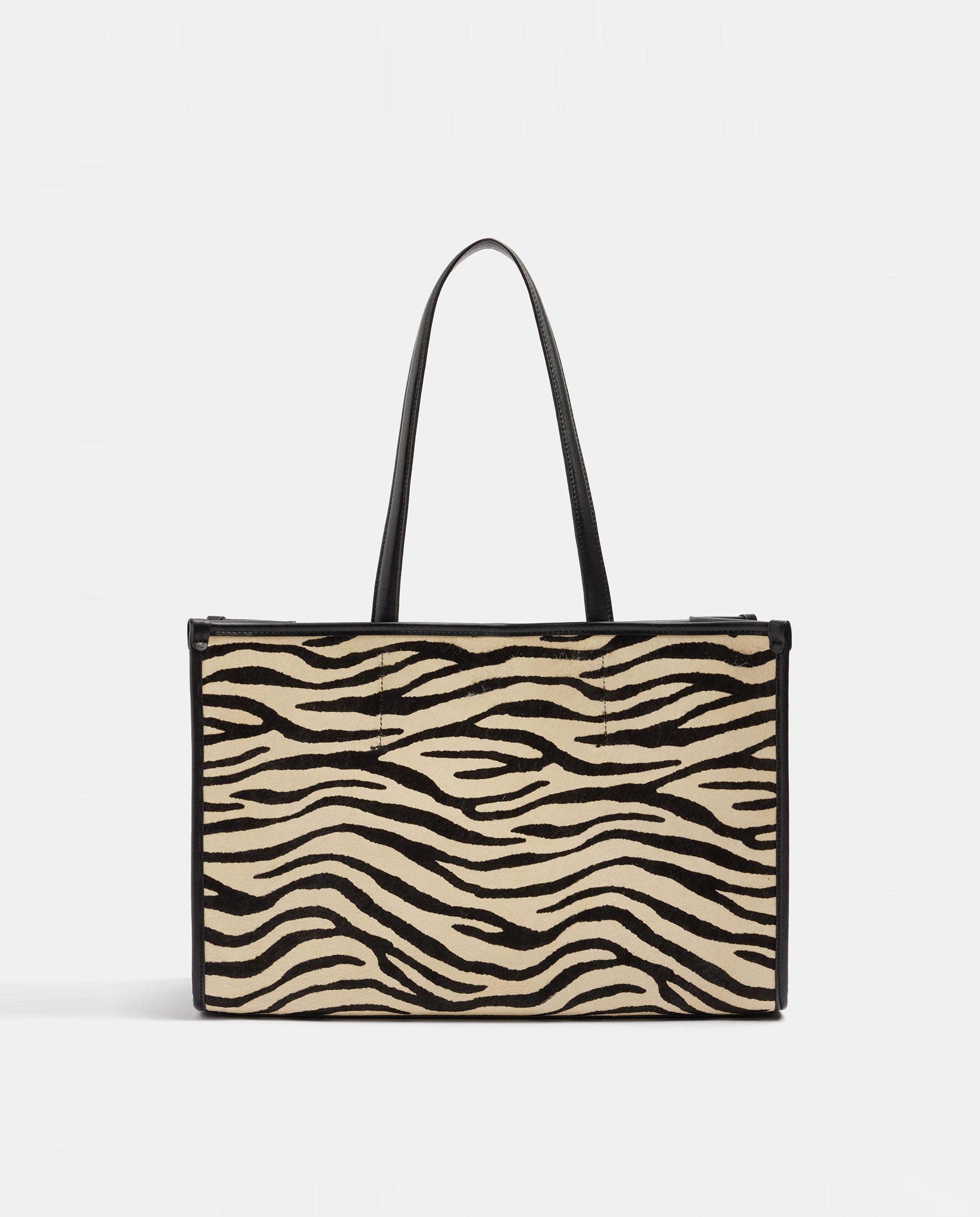 Shopper con cierre de botón y estampado animal print