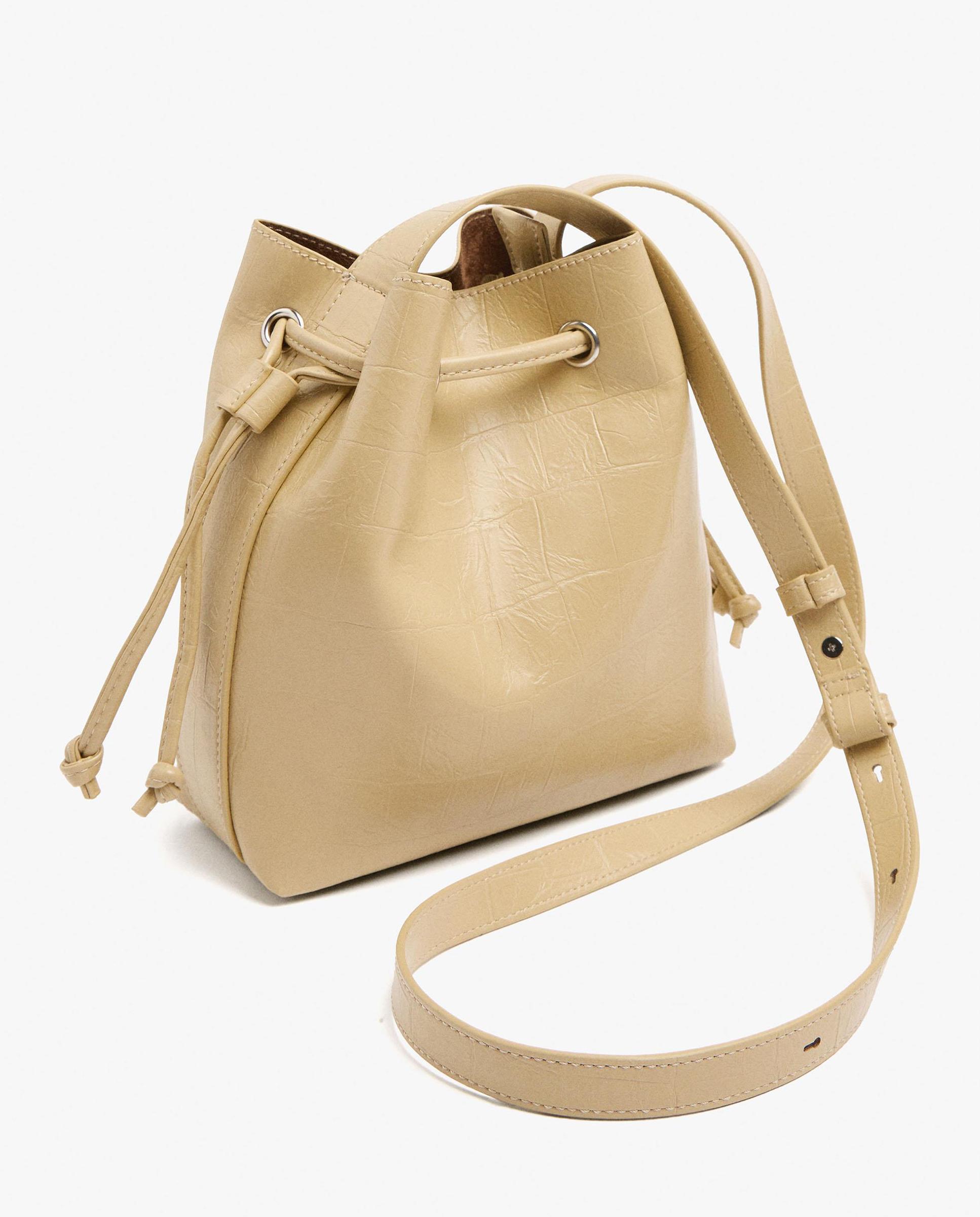 Bandolera de mujer estilo bombonera con cierre fruncido en liso - Parfois - Natural Natural-2