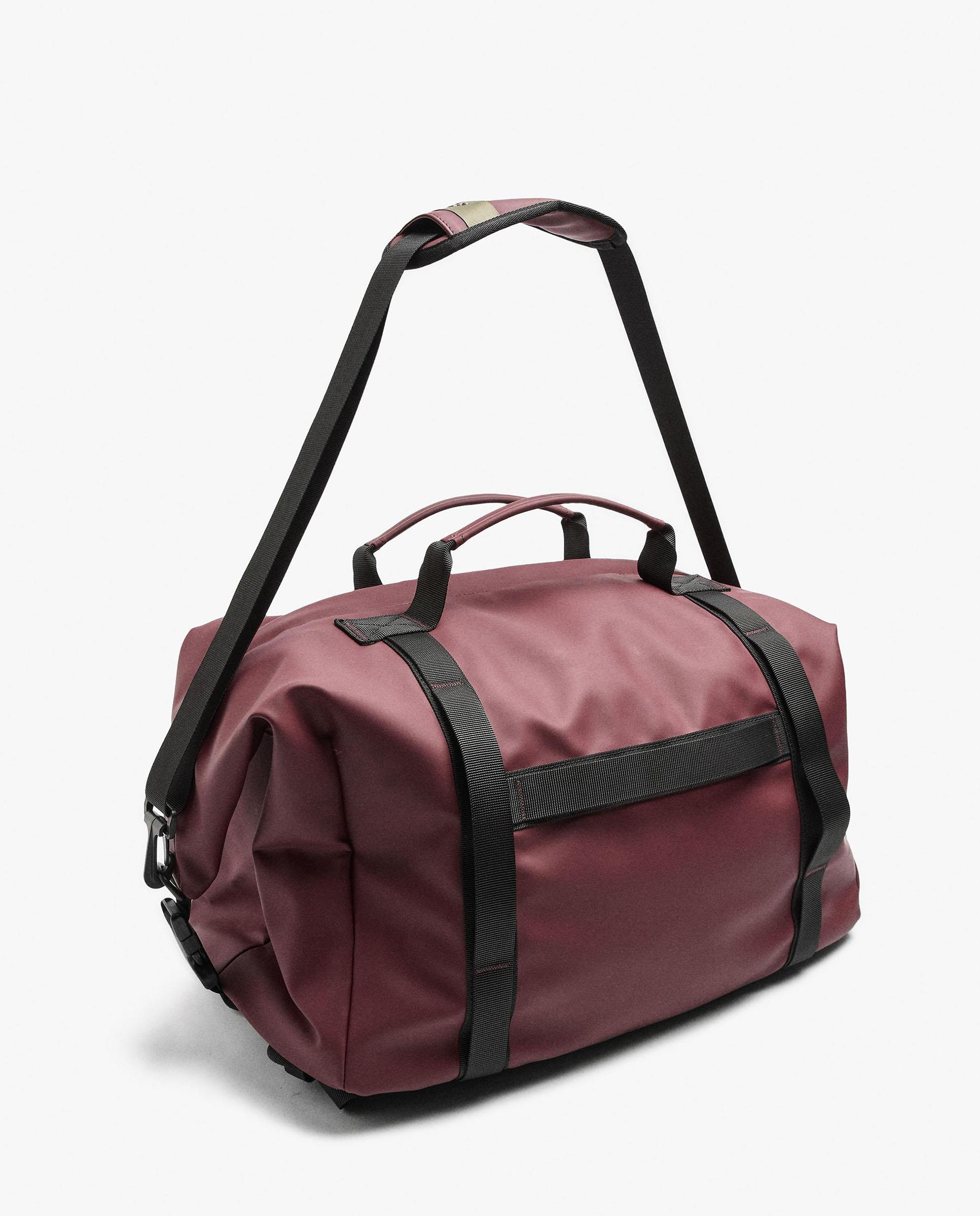 Bolso de hombro estilo deportivo con varios compartimentos y cierre de cremallera en liso - Parfois - Burdeos Burdeos-2