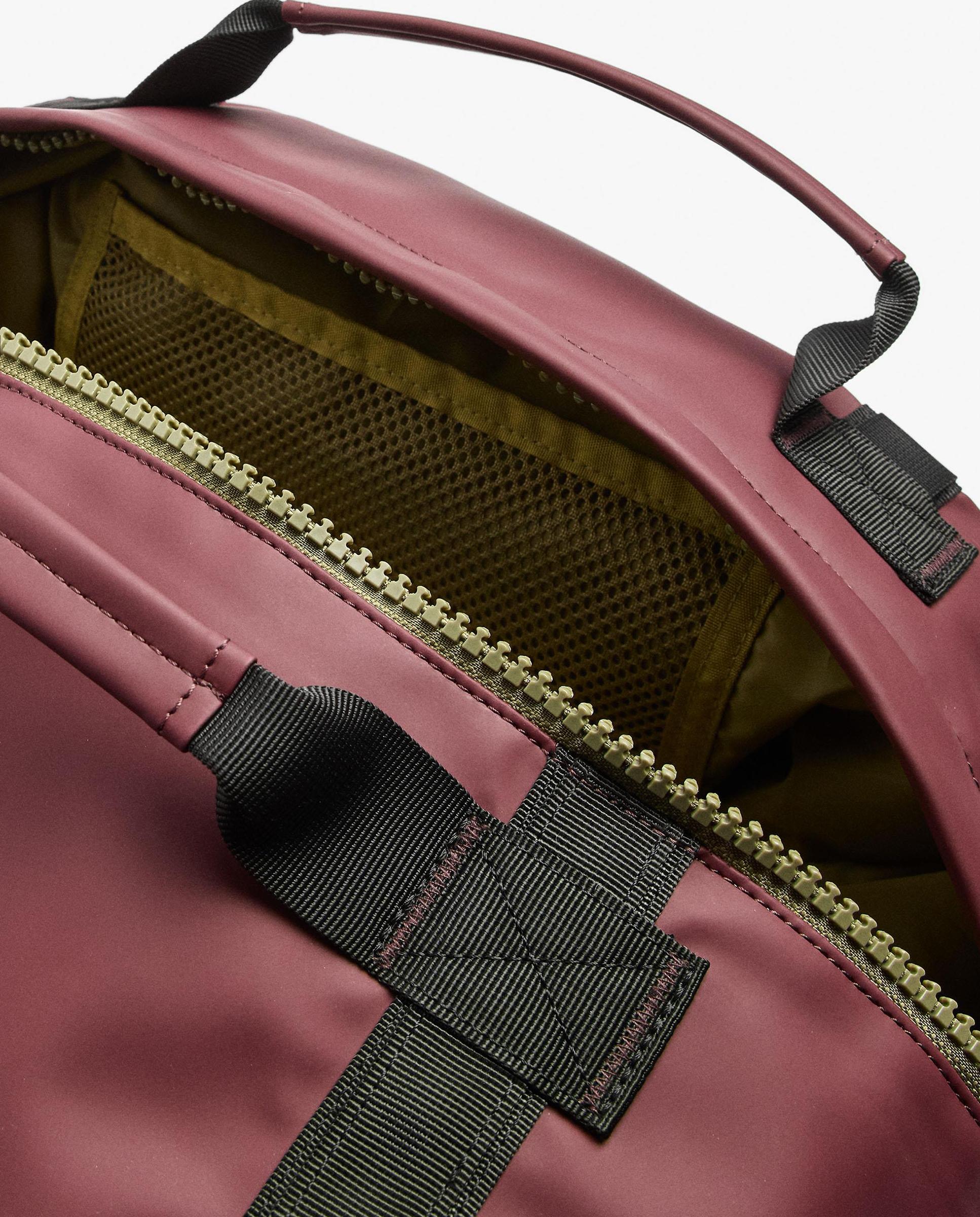 Bolso de hombro estilo deportivo con varios compartimentos y cierre de cremallera en liso - Parfois - Burdeos Burdeos-4