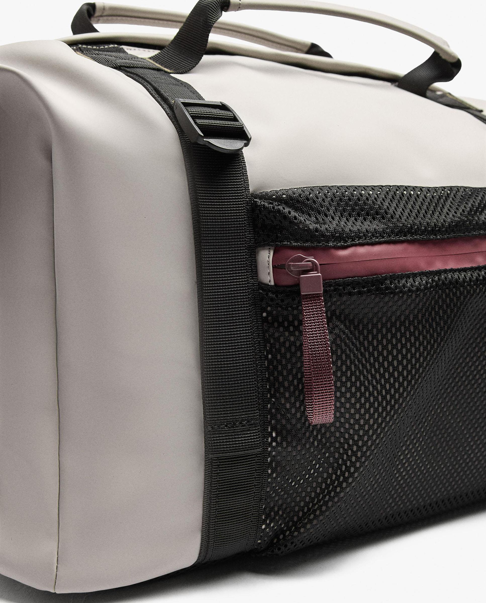 Bolso de hombro estilo deportivo con varios compartimentos y cierre de cremallera en liso - Parfois - Gris claro Gris claro-3