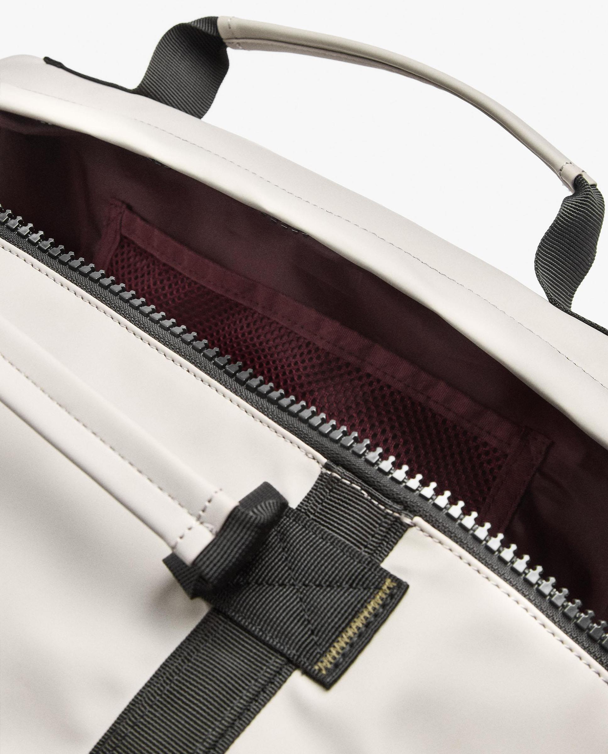 Bolso de hombro estilo deportivo con varios compartimentos y cierre de cremallera en liso - Parfois - Gris claro Gris claro-4