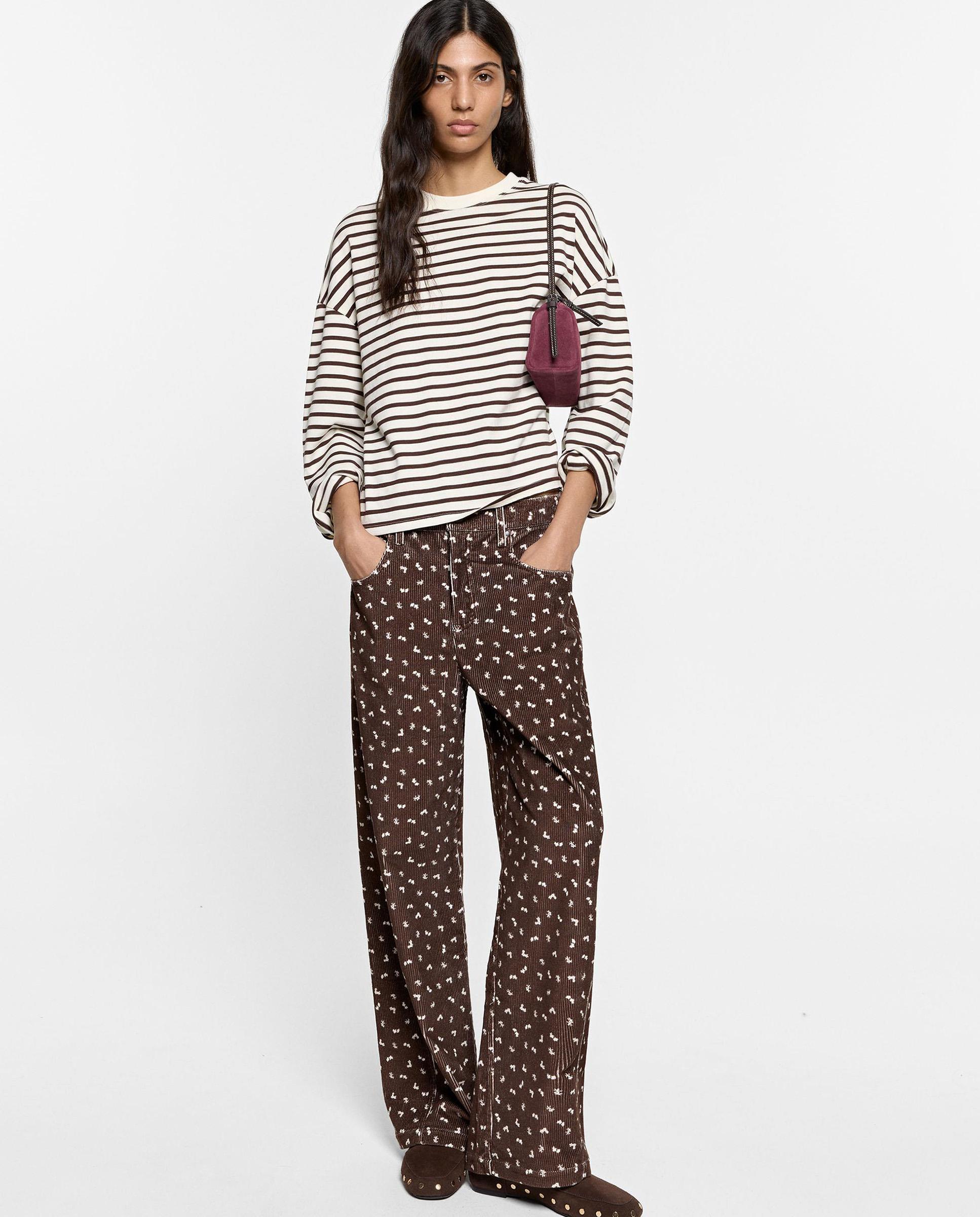Pantalones rectos de mujer con cierre de botón y estampado floral - Parfois - Marrón oscuro Marrón oscuro-1