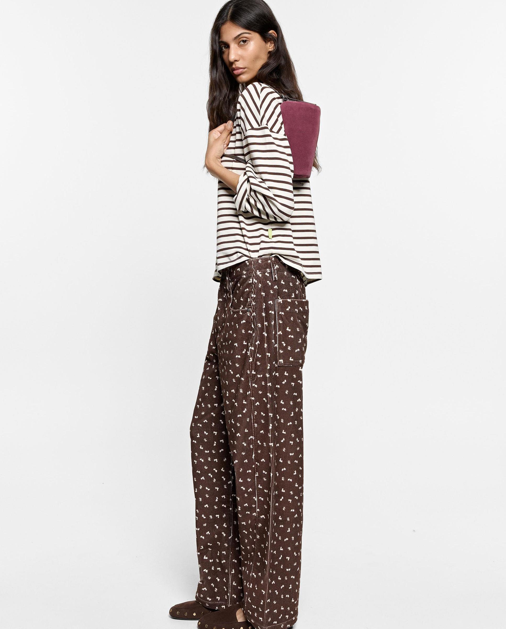 Pantalones rectos de mujer con cierre de botón y estampado floral - Parfois - Marrón oscuro Marrón oscuro-3