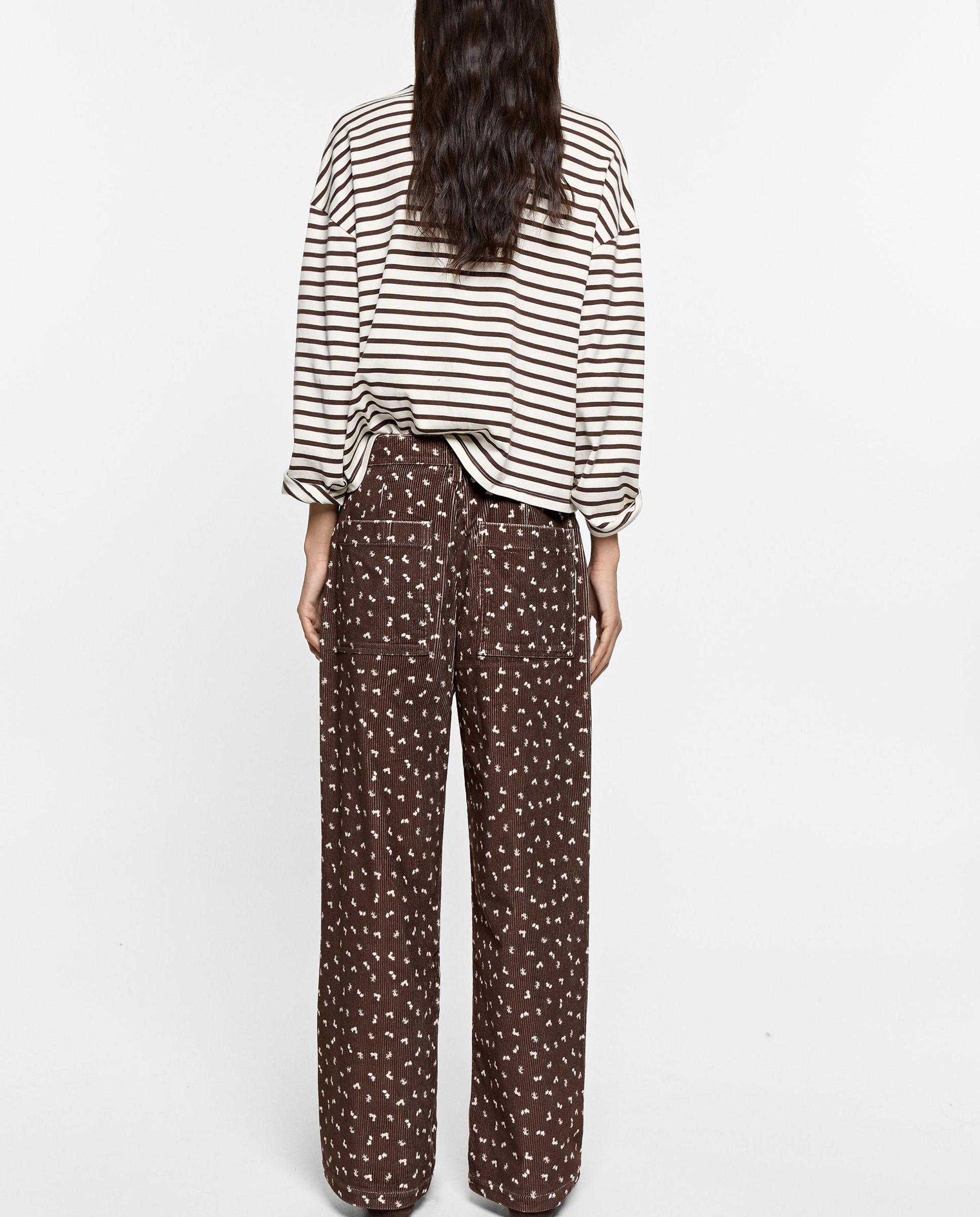 Pantalones rectos de mujer con cierre de botón y estampado floral - Parfois - Marrón oscuro Marrón oscuro-4