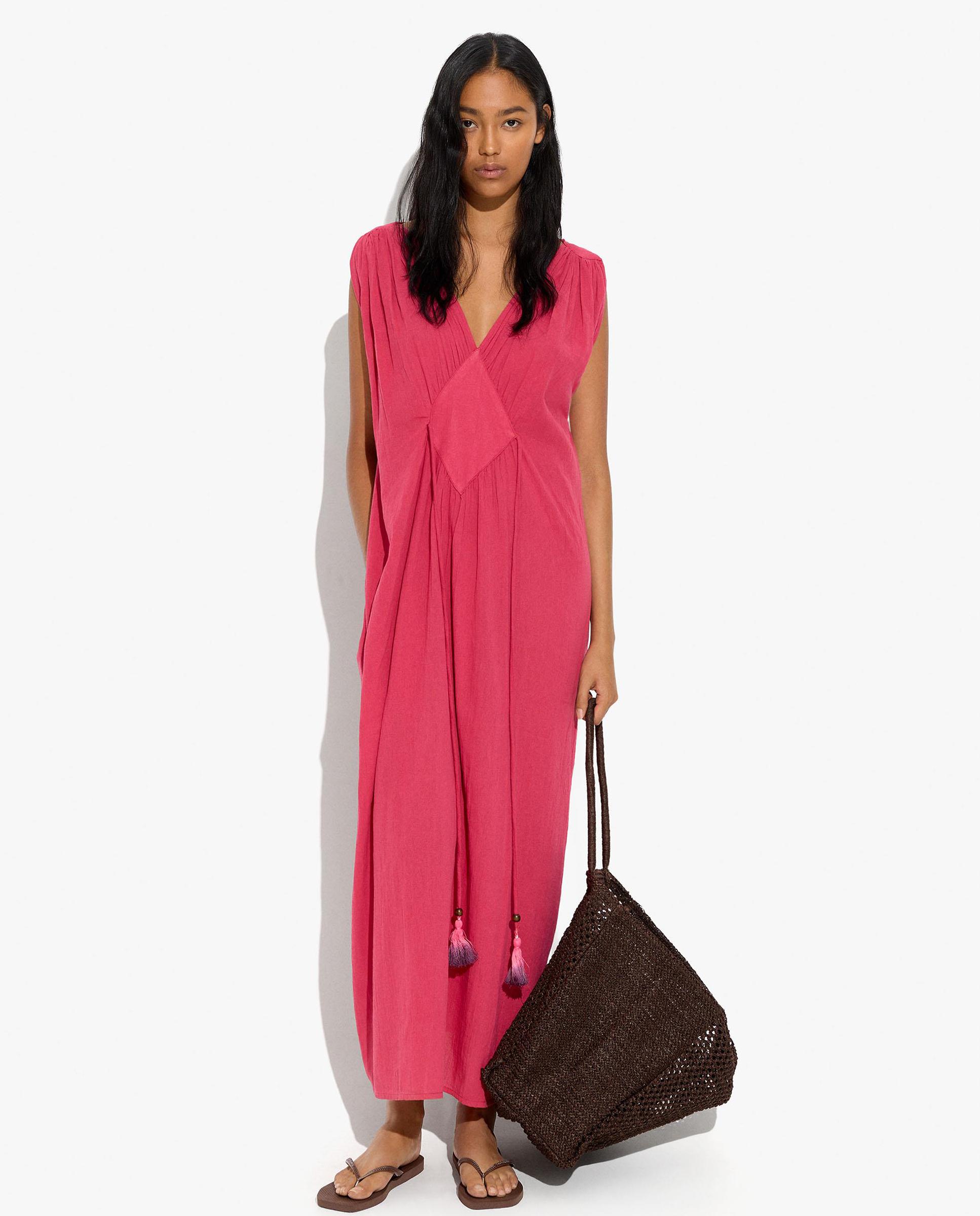 Vestido largo 100% algodón con fruncido y pliegues en hombro - Parfois - Rosa Rosa-1