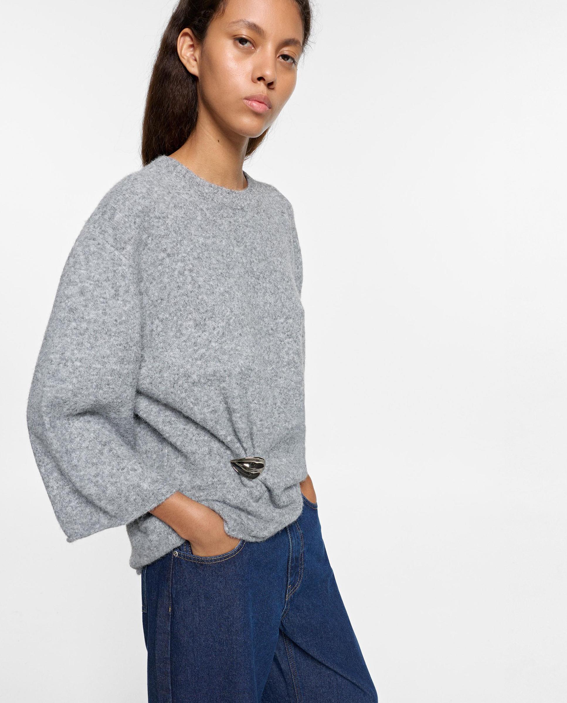 Jersey de mujer de manga francesa con abalorio decorativo fruncido - Parfois - Gris Gris-1